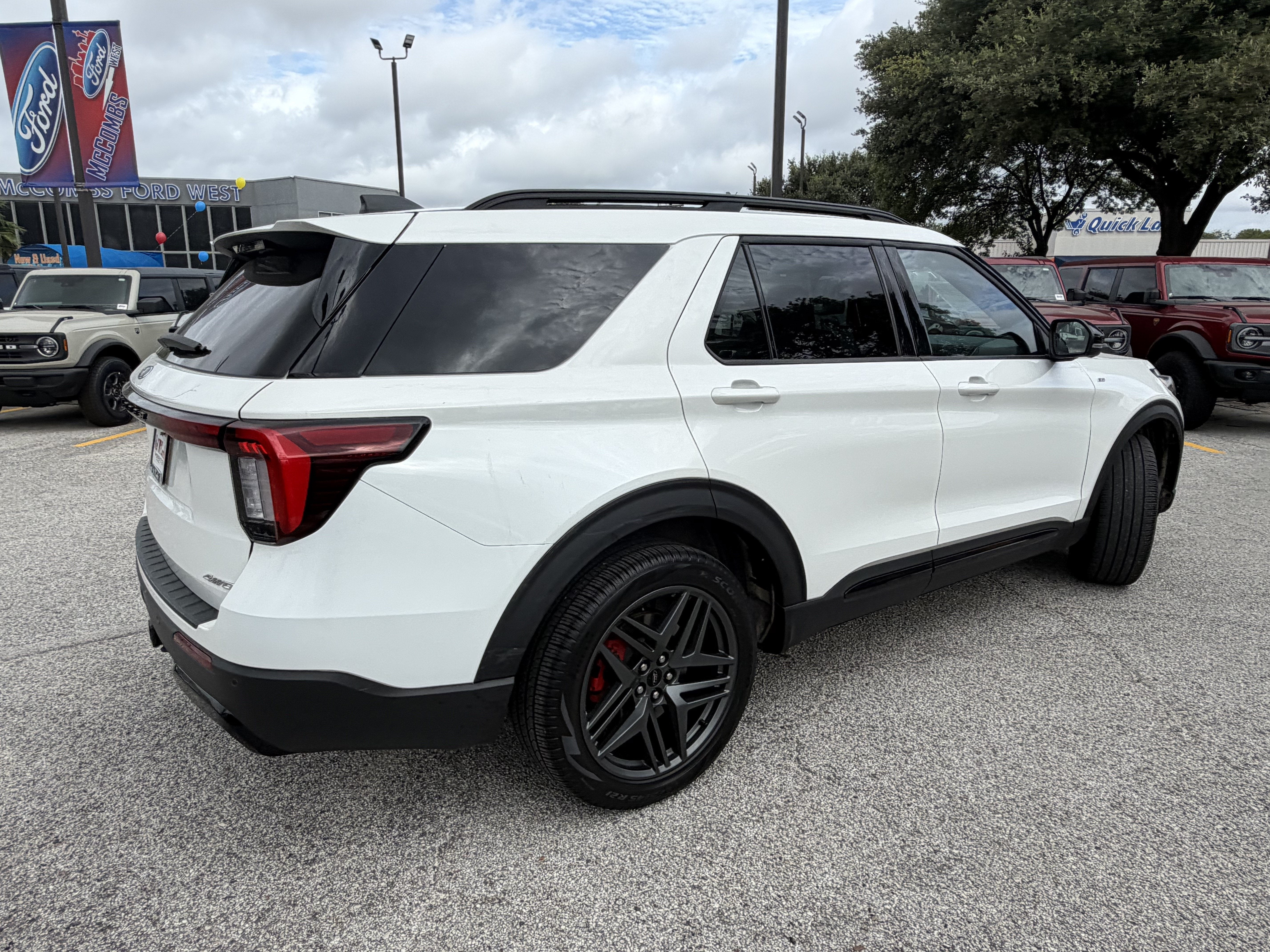 2025 Ford Explorer ST-Line