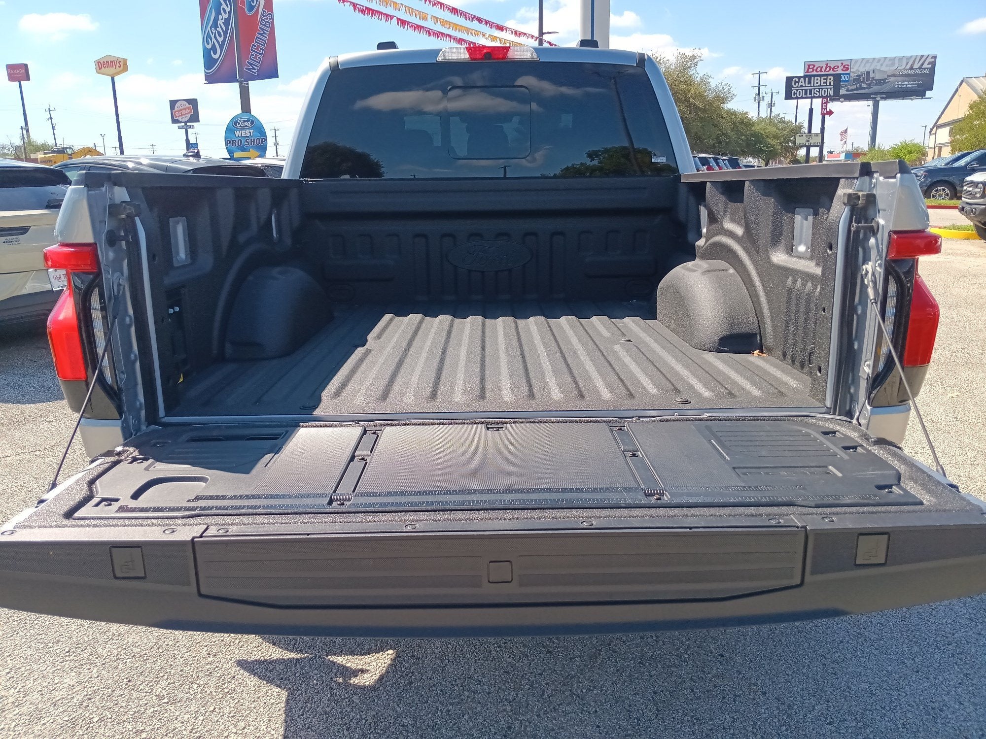 2023 Ford F-150 Lightning Lariat