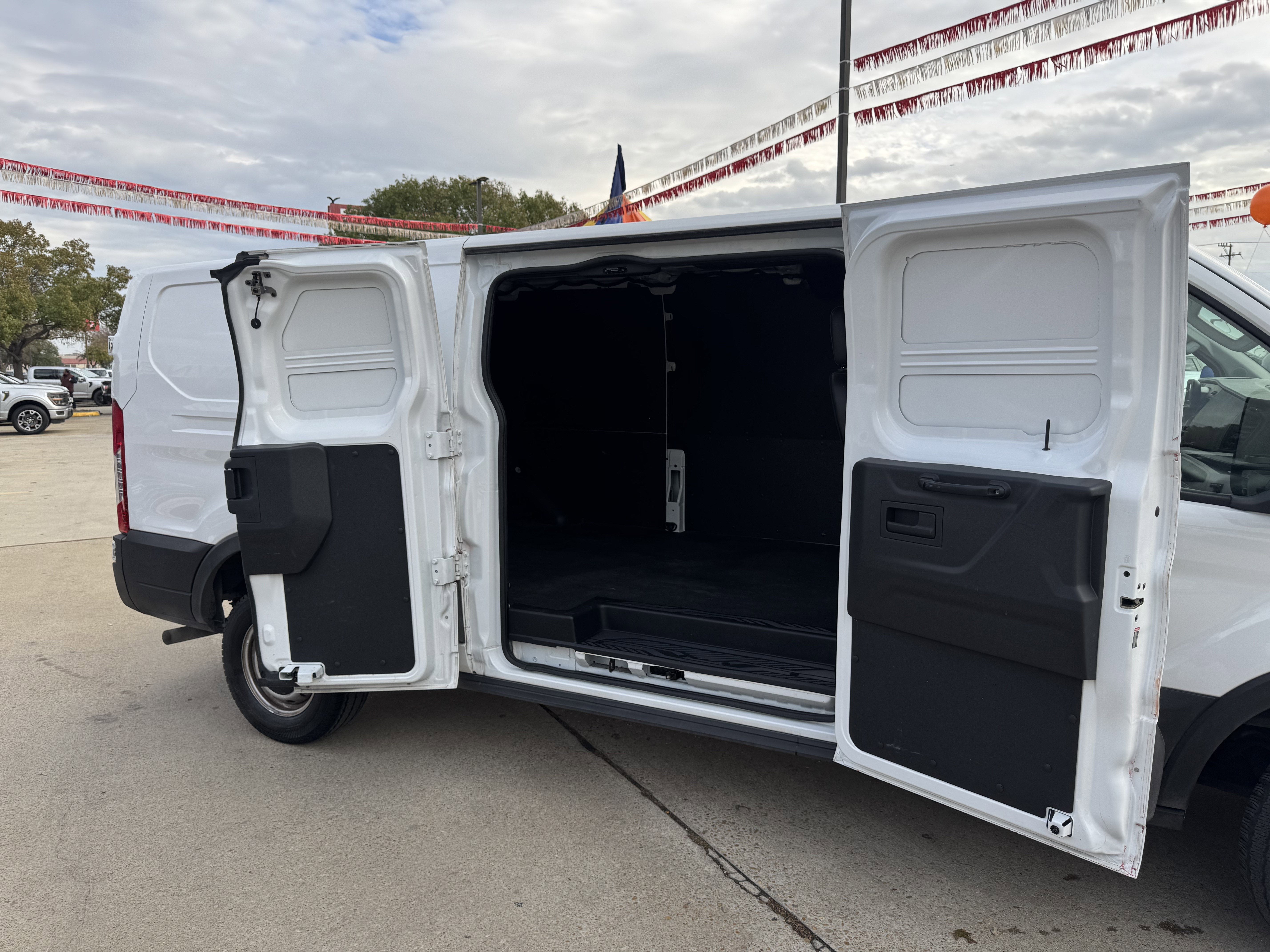 2022 Ford Transit-150 T150 LOW 8670