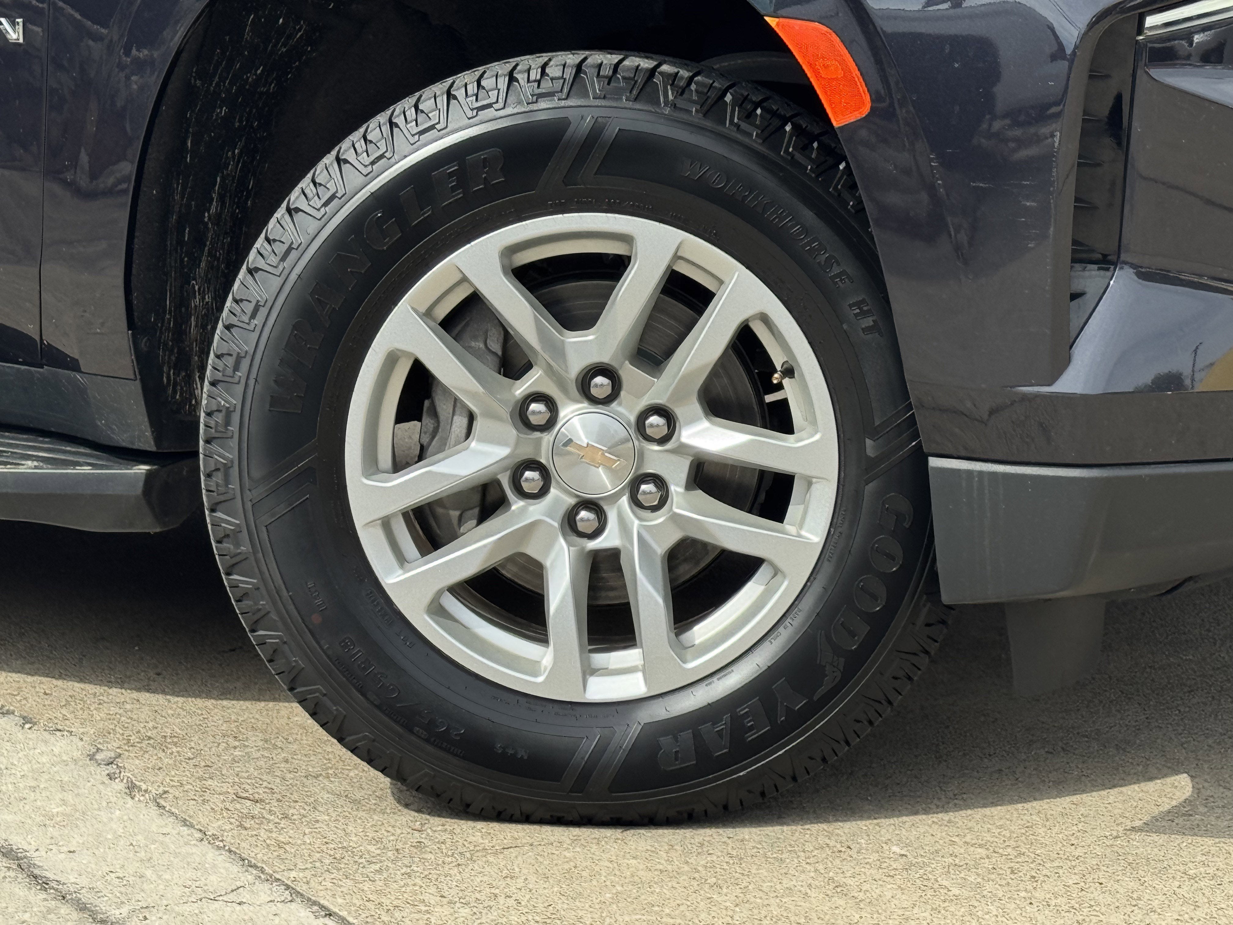 2024 Chevrolet Suburban LT