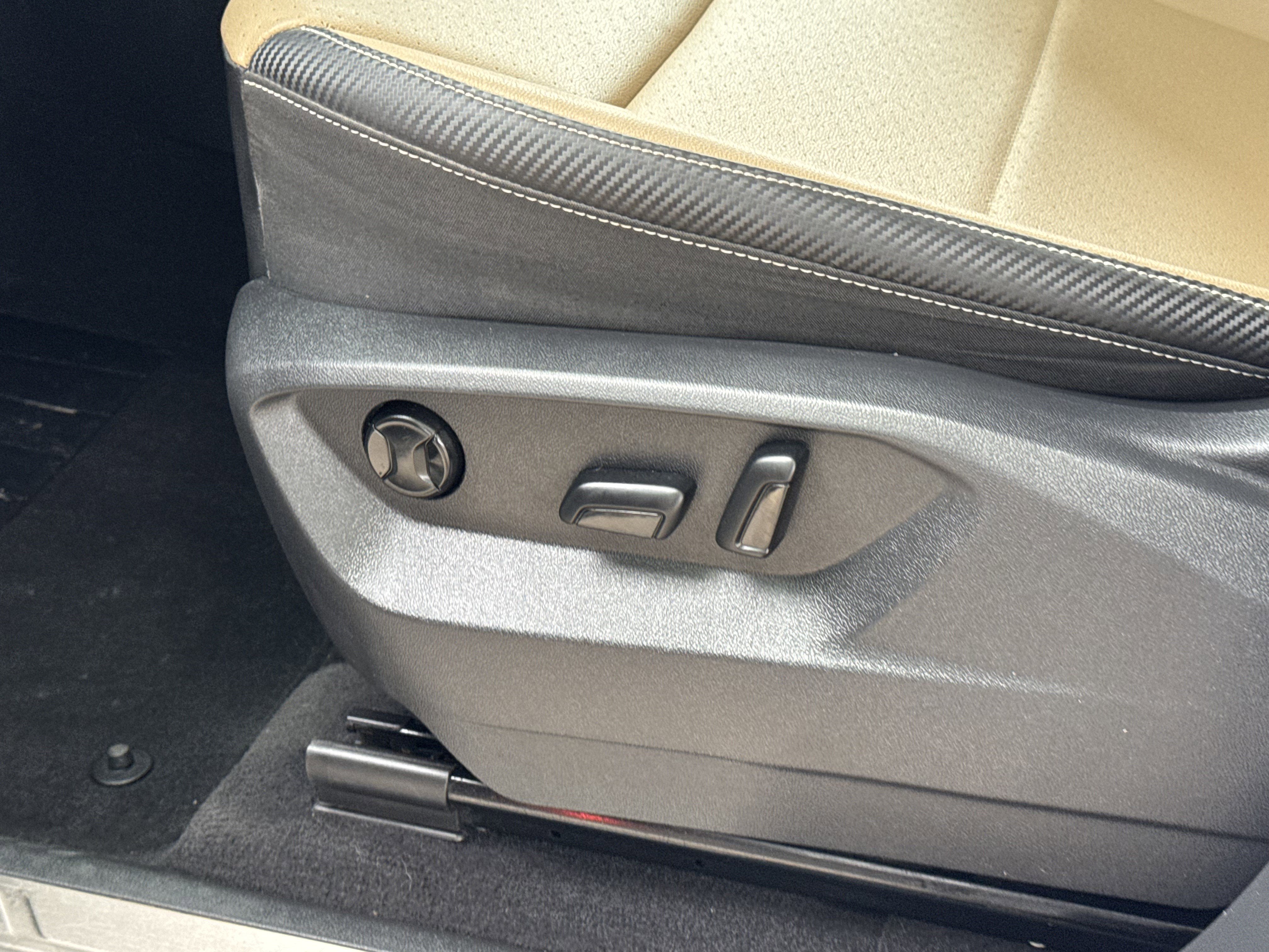 2021 Volkswagen Atlas Cross Sport 2.0T SE w/ Technology