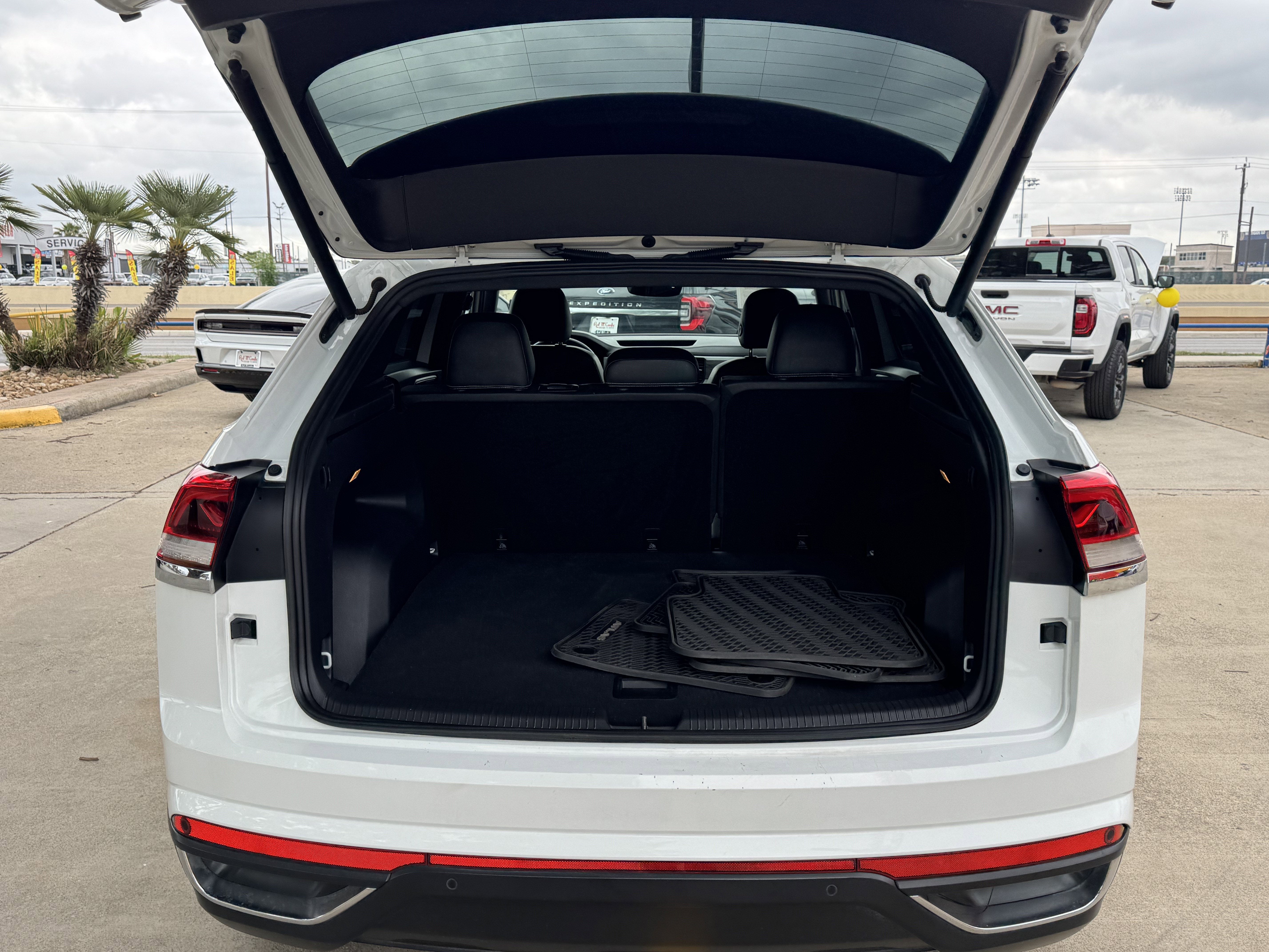 2021 Volkswagen Atlas Cross Sport 2.0T SE w/ Technology