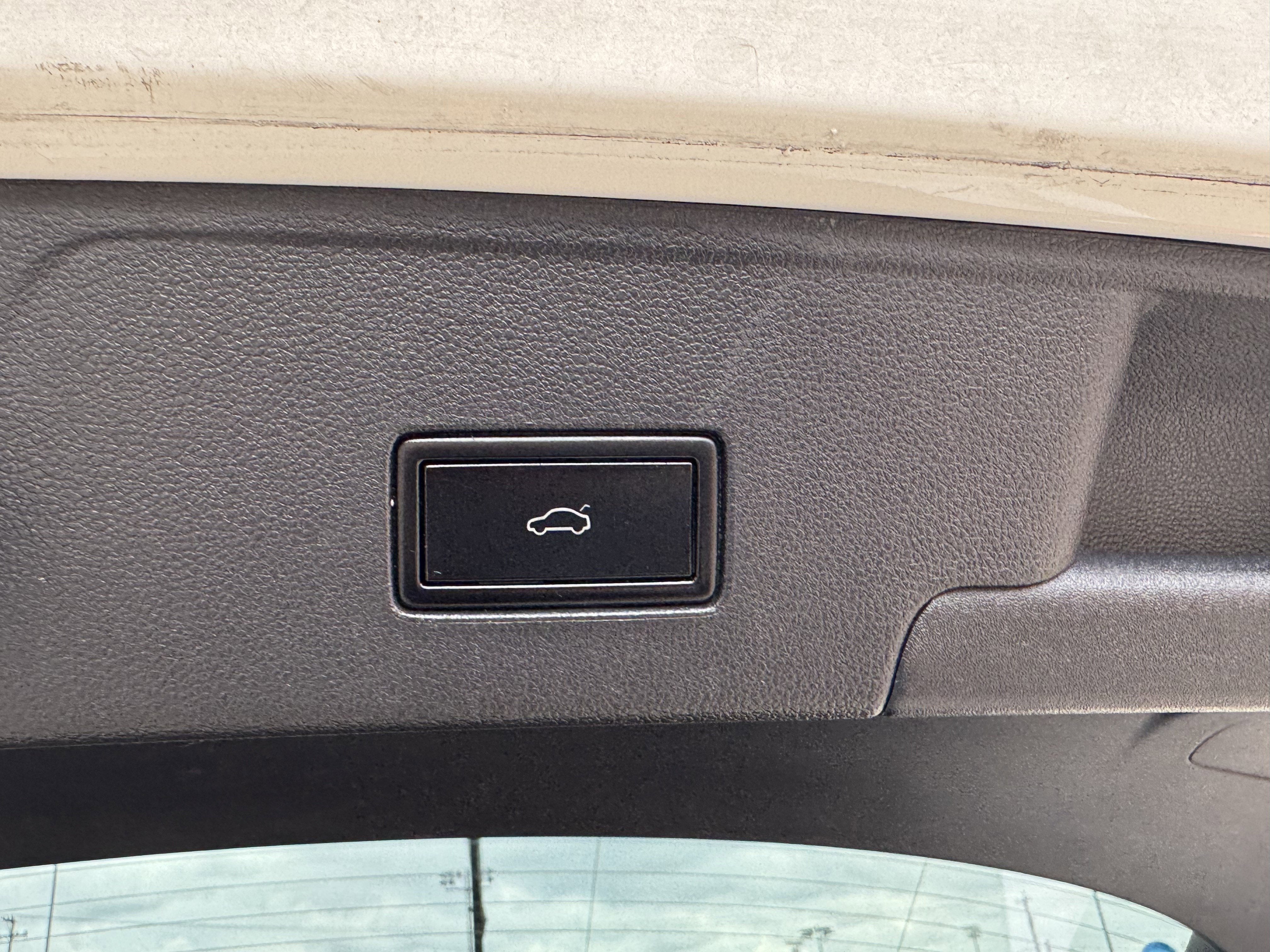 2021 Volkswagen Atlas Cross Sport 2.0T SE w/ Technology