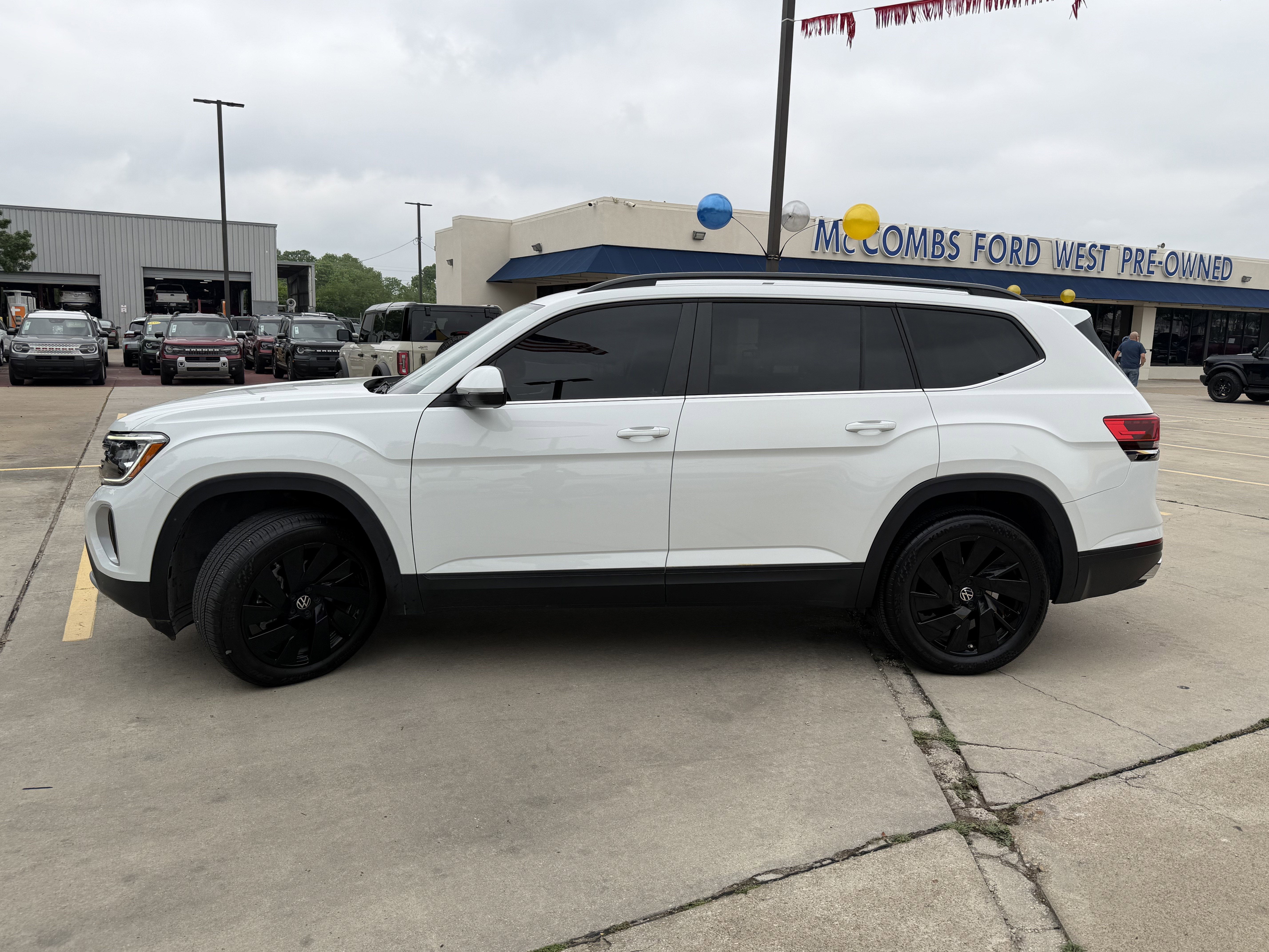 2024 Volkswagen Atlas 2.0T SE w/ Technology