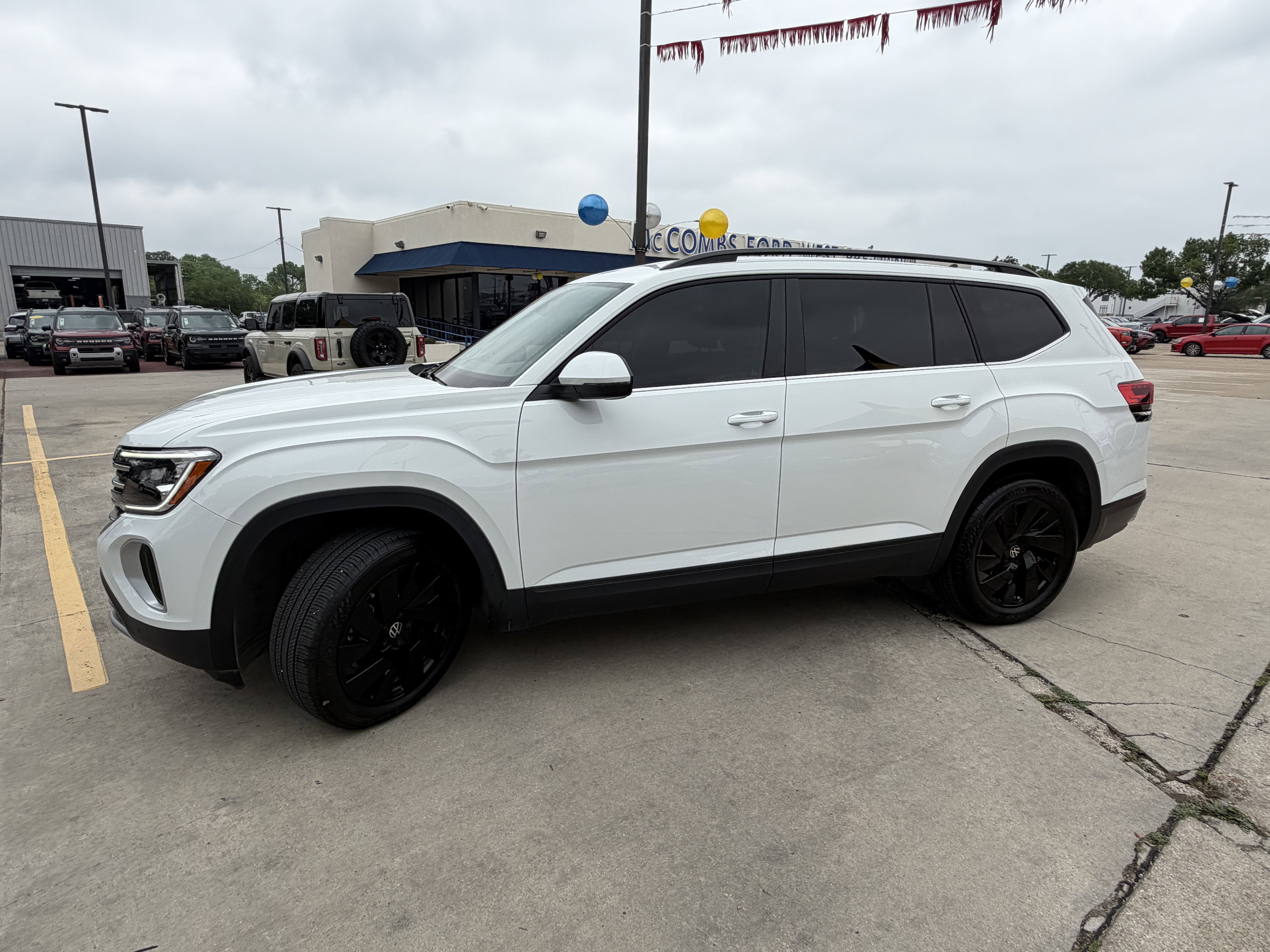 2024 Volkswagen Atlas 2.0T SE w/ Technology
