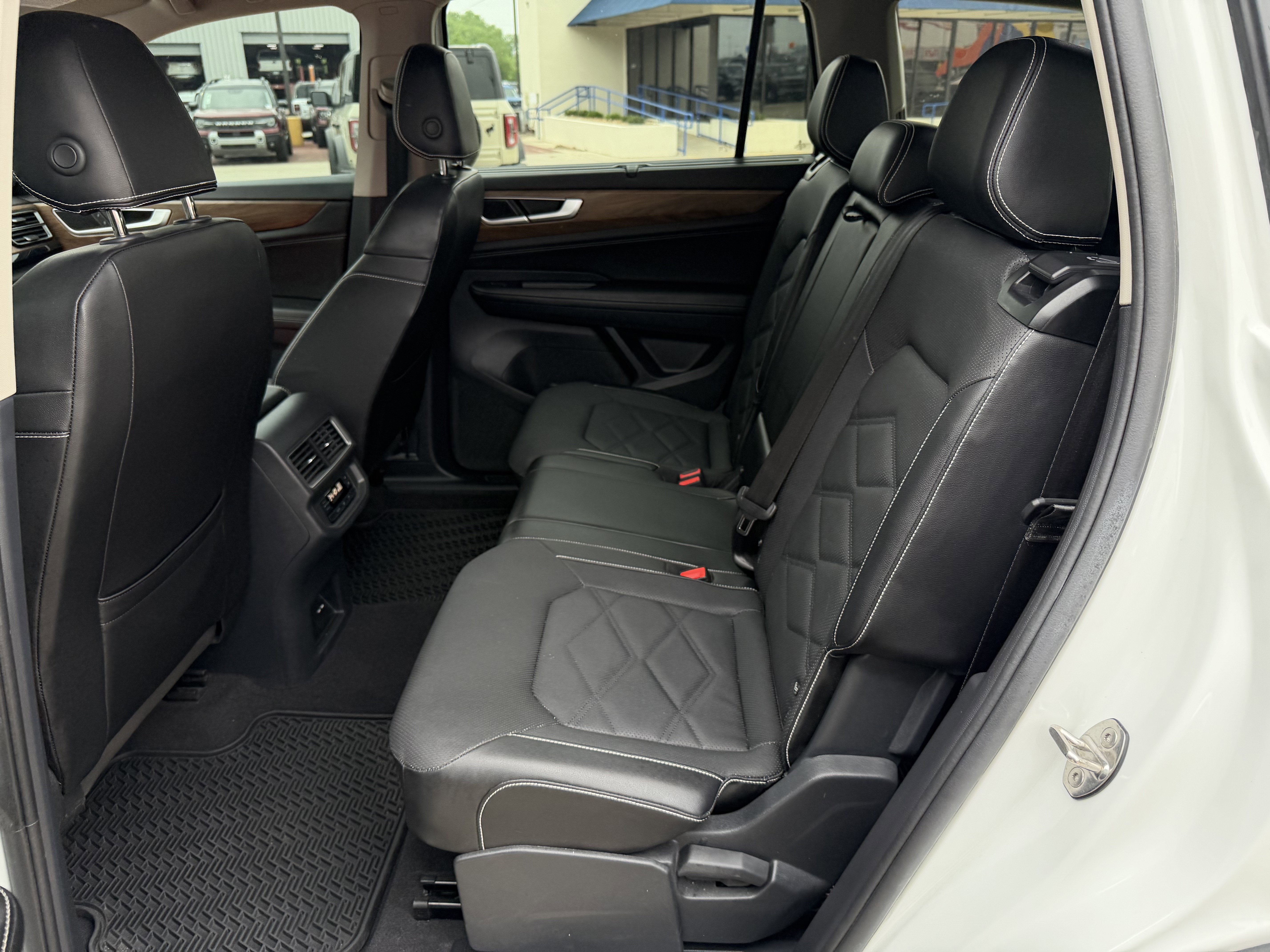 2024 Volkswagen Atlas 2.0T SE w/ Technology