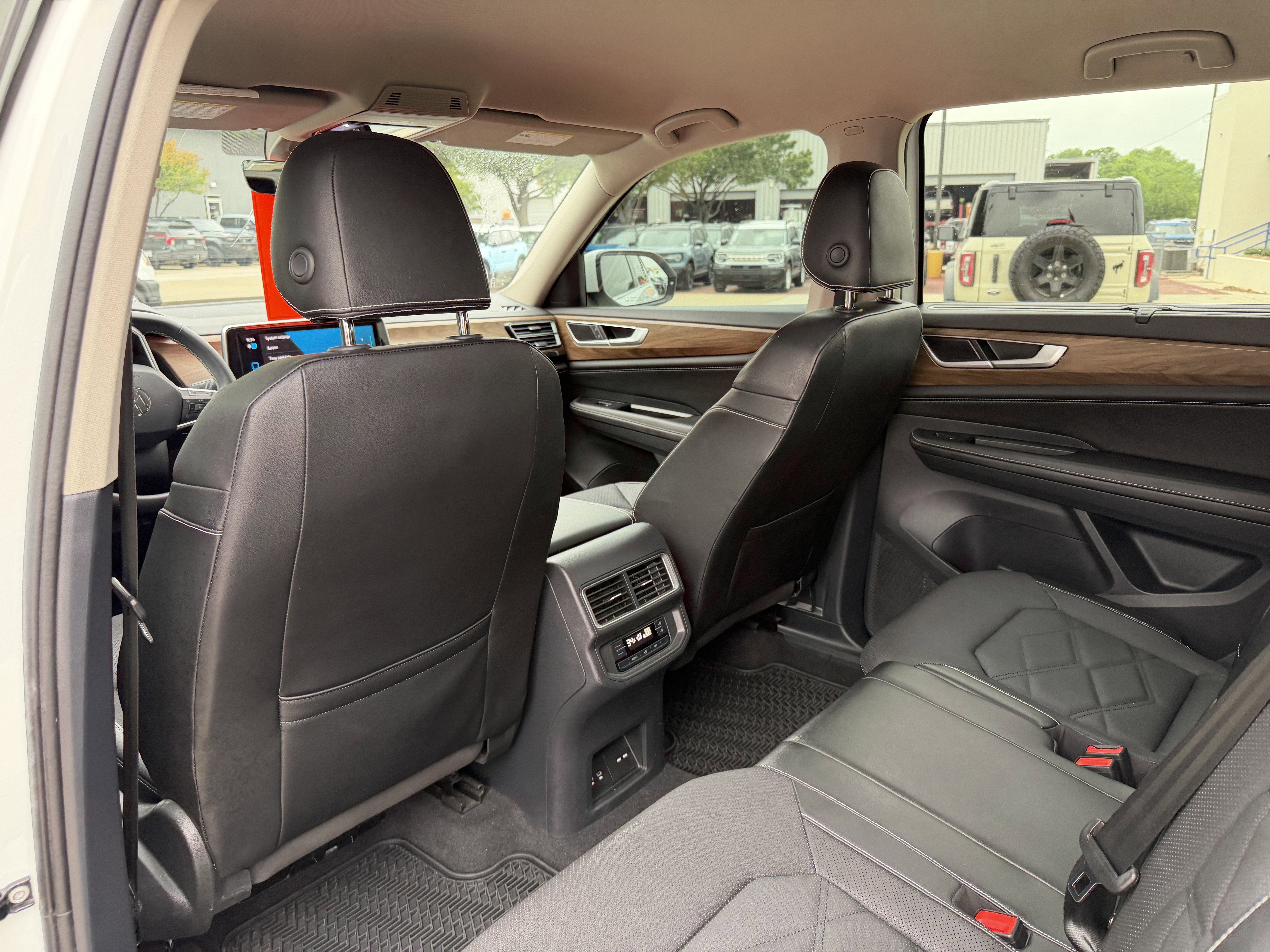 2024 Volkswagen Atlas 2.0T SE w/ Technology