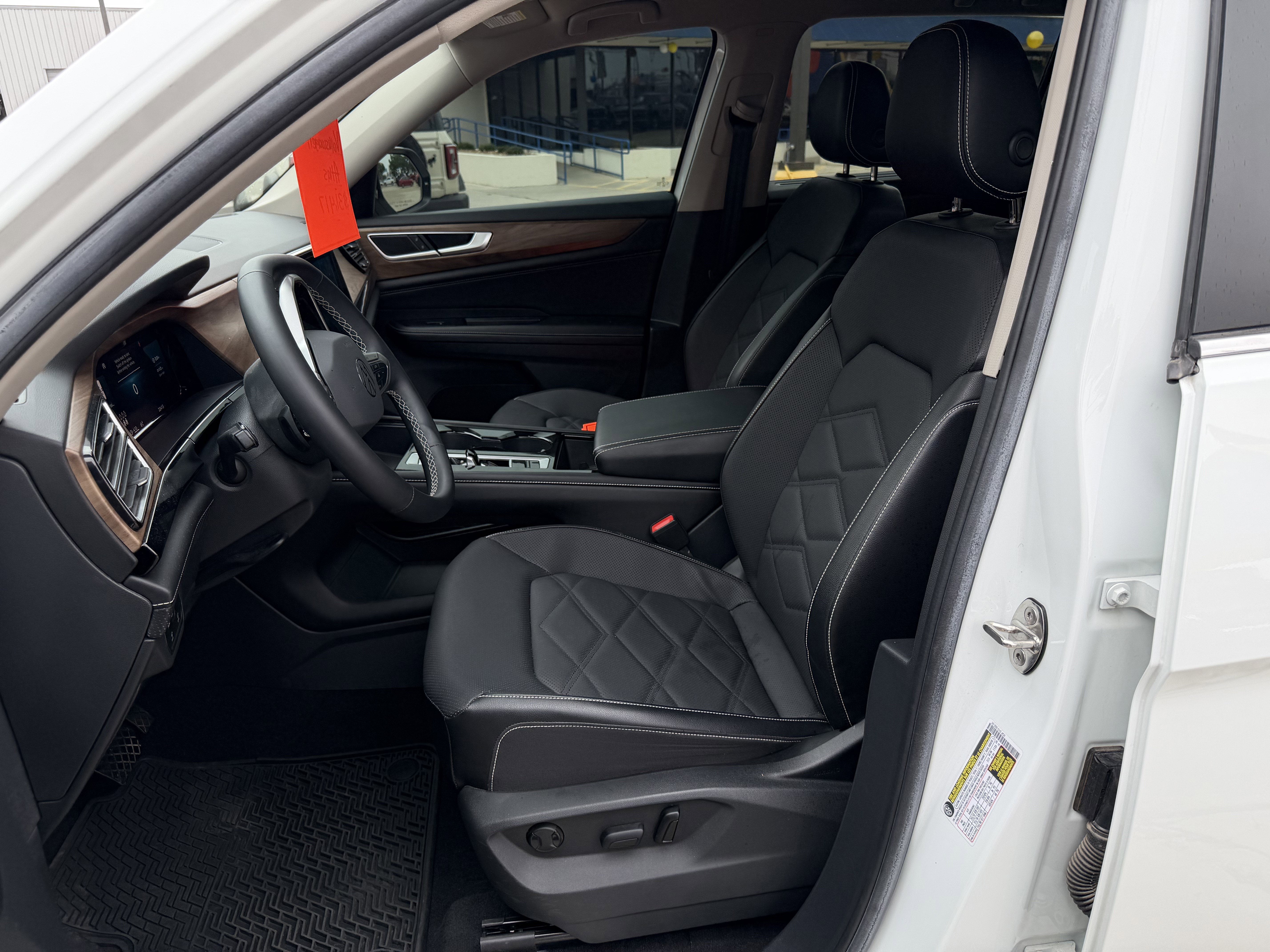 2024 Volkswagen Atlas 2.0T SE w/ Technology