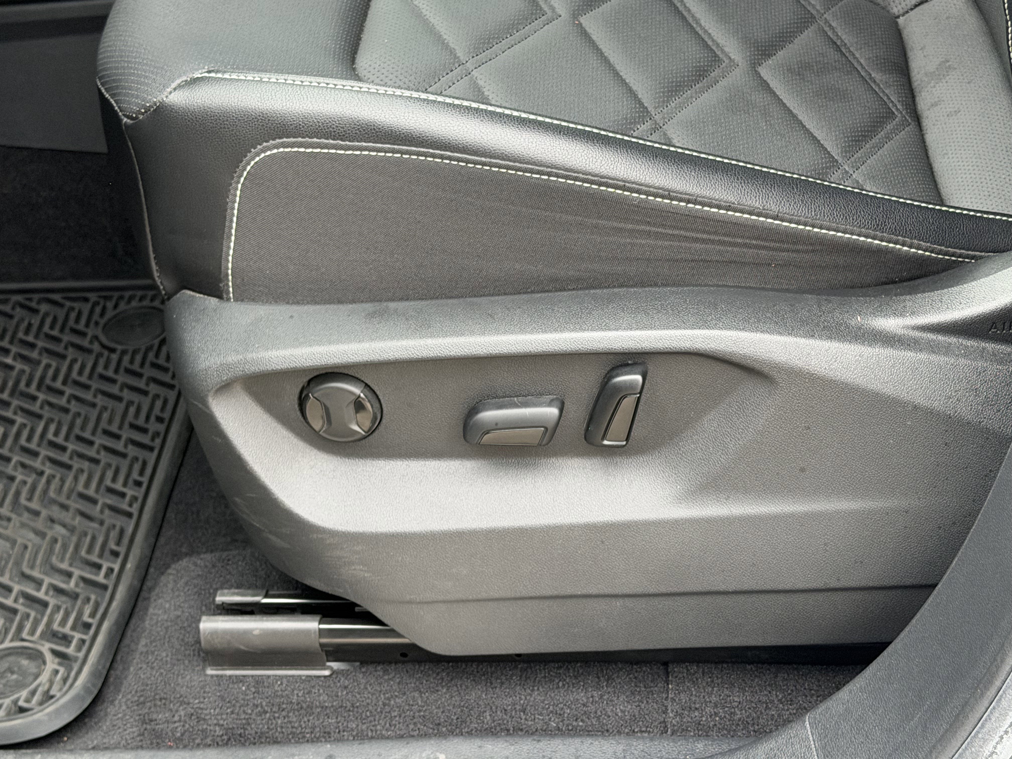 2024 Volkswagen Atlas 2.0T SE w/ Technology