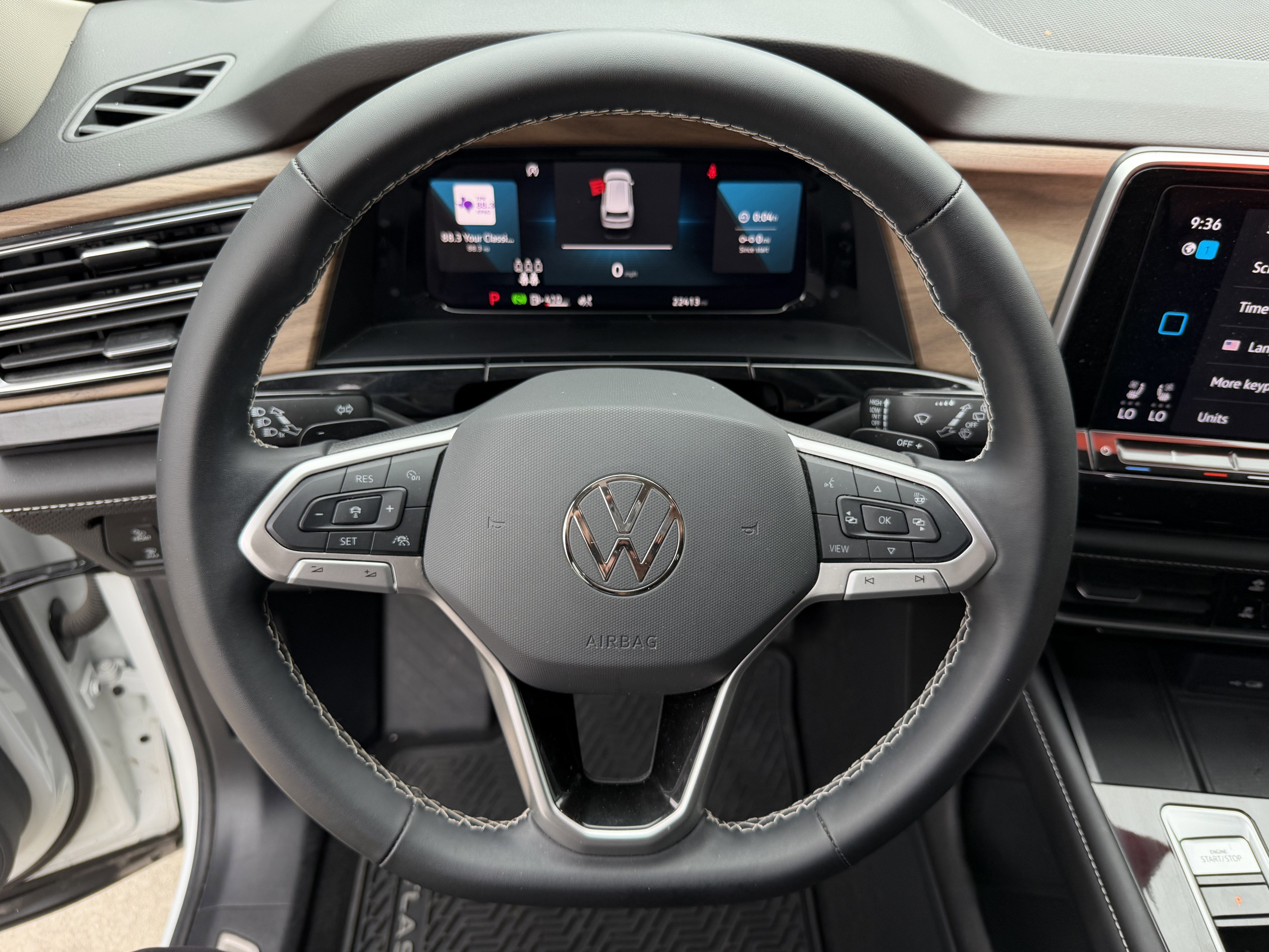 2024 Volkswagen Atlas 2.0T SE w/ Technology