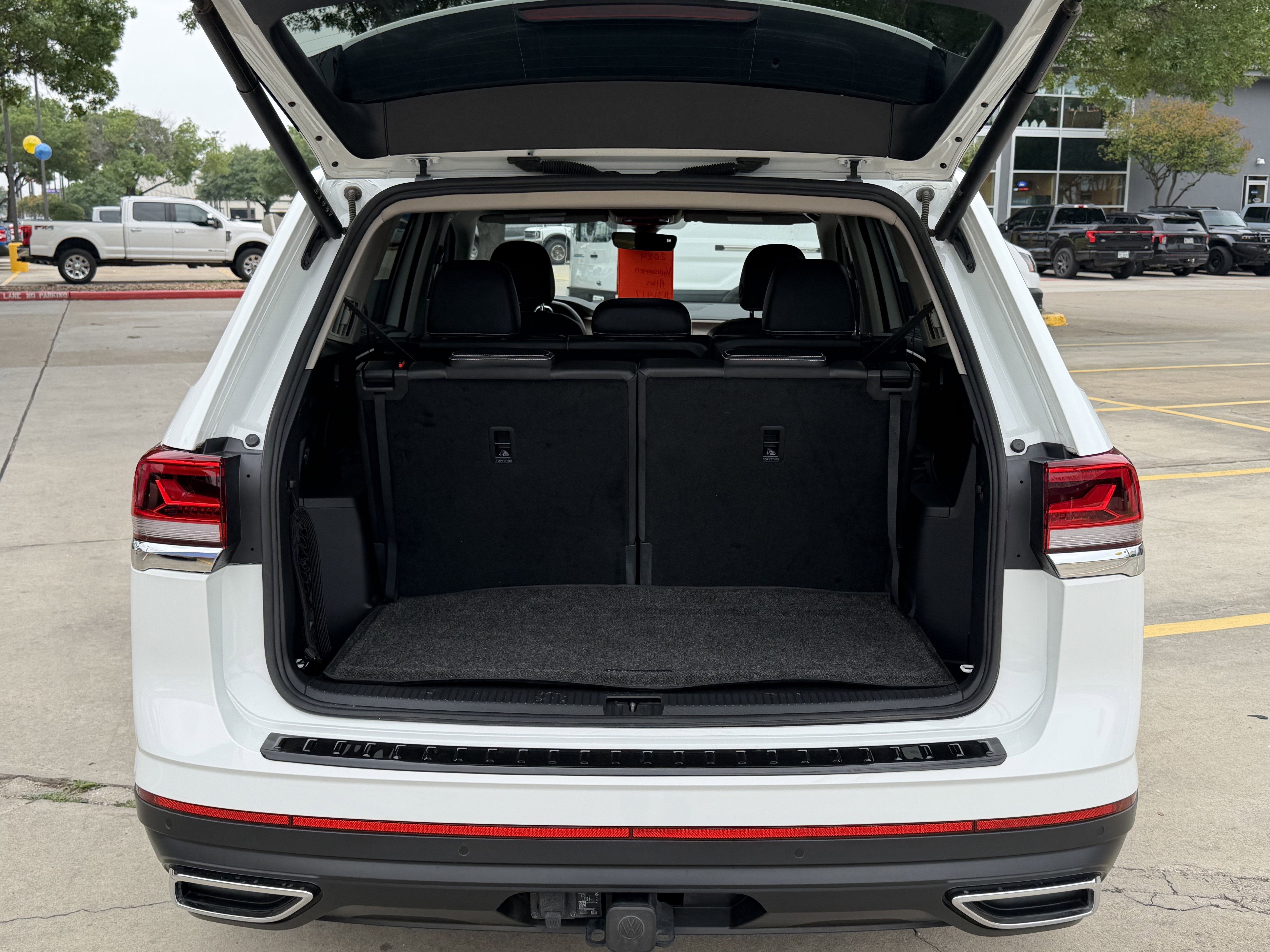 2024 Volkswagen Atlas 2.0T SE w/ Technology