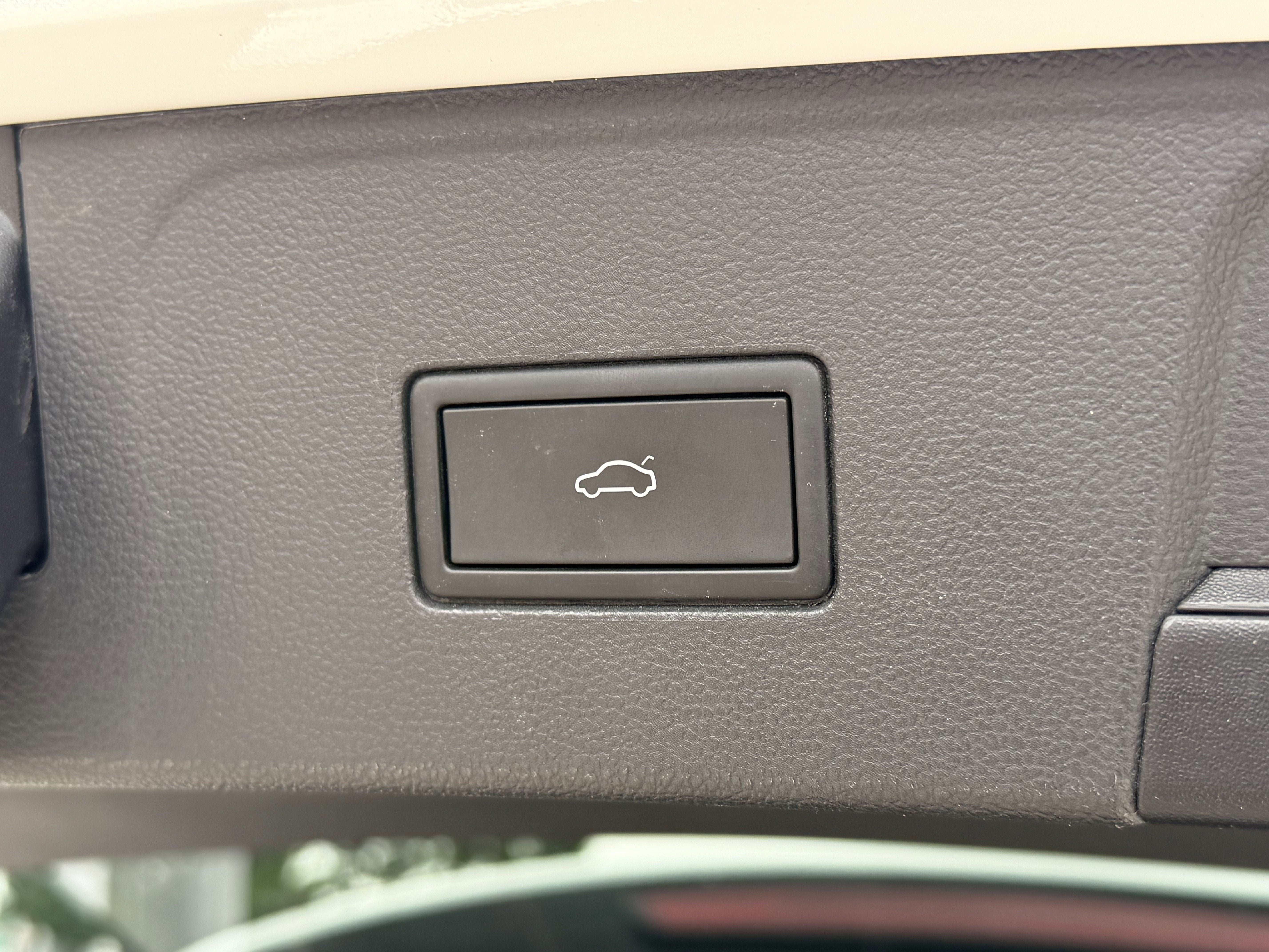 2024 Volkswagen Atlas 2.0T SE w/ Technology