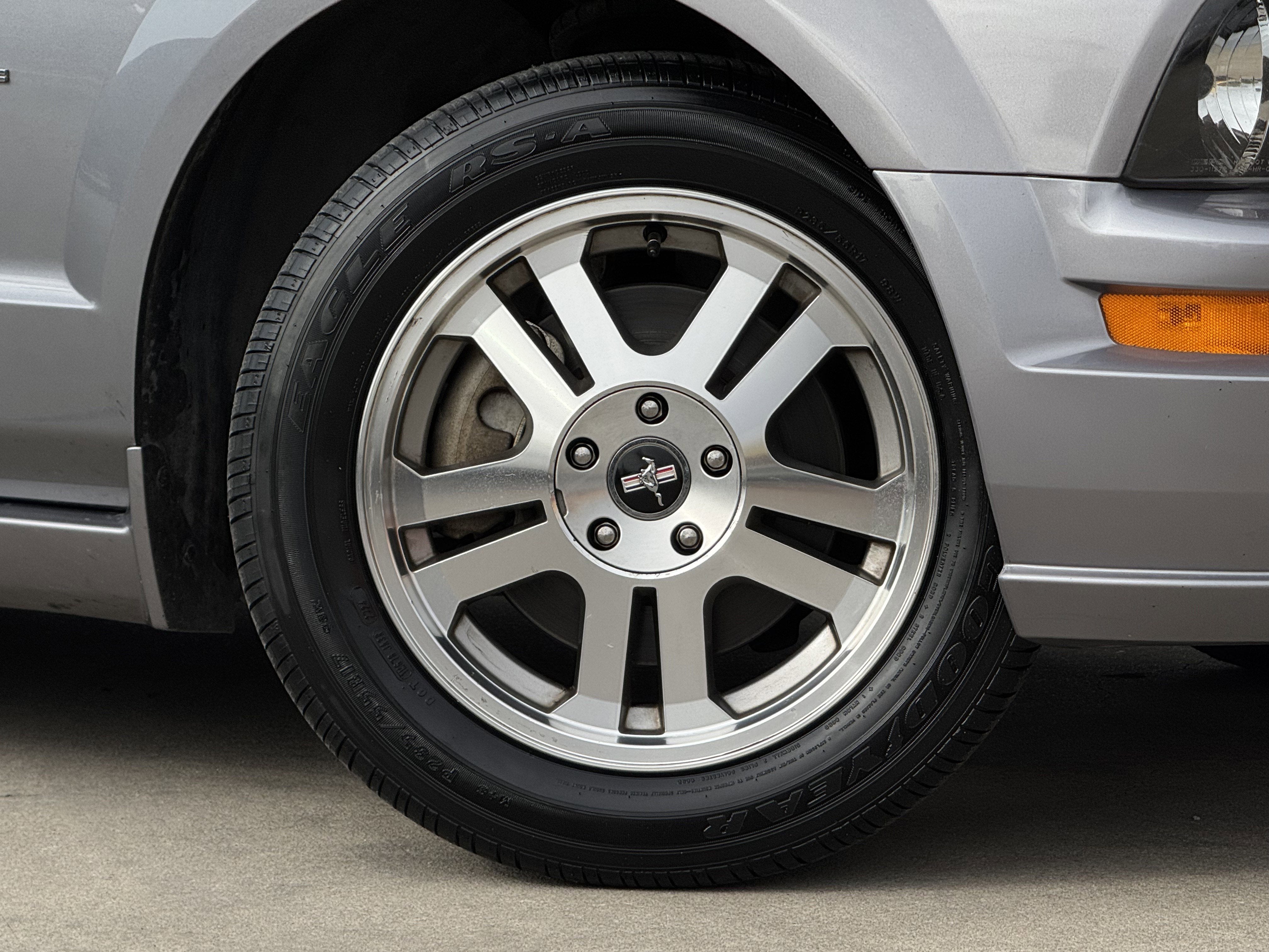 2006 Ford Mustang GT Deluxe