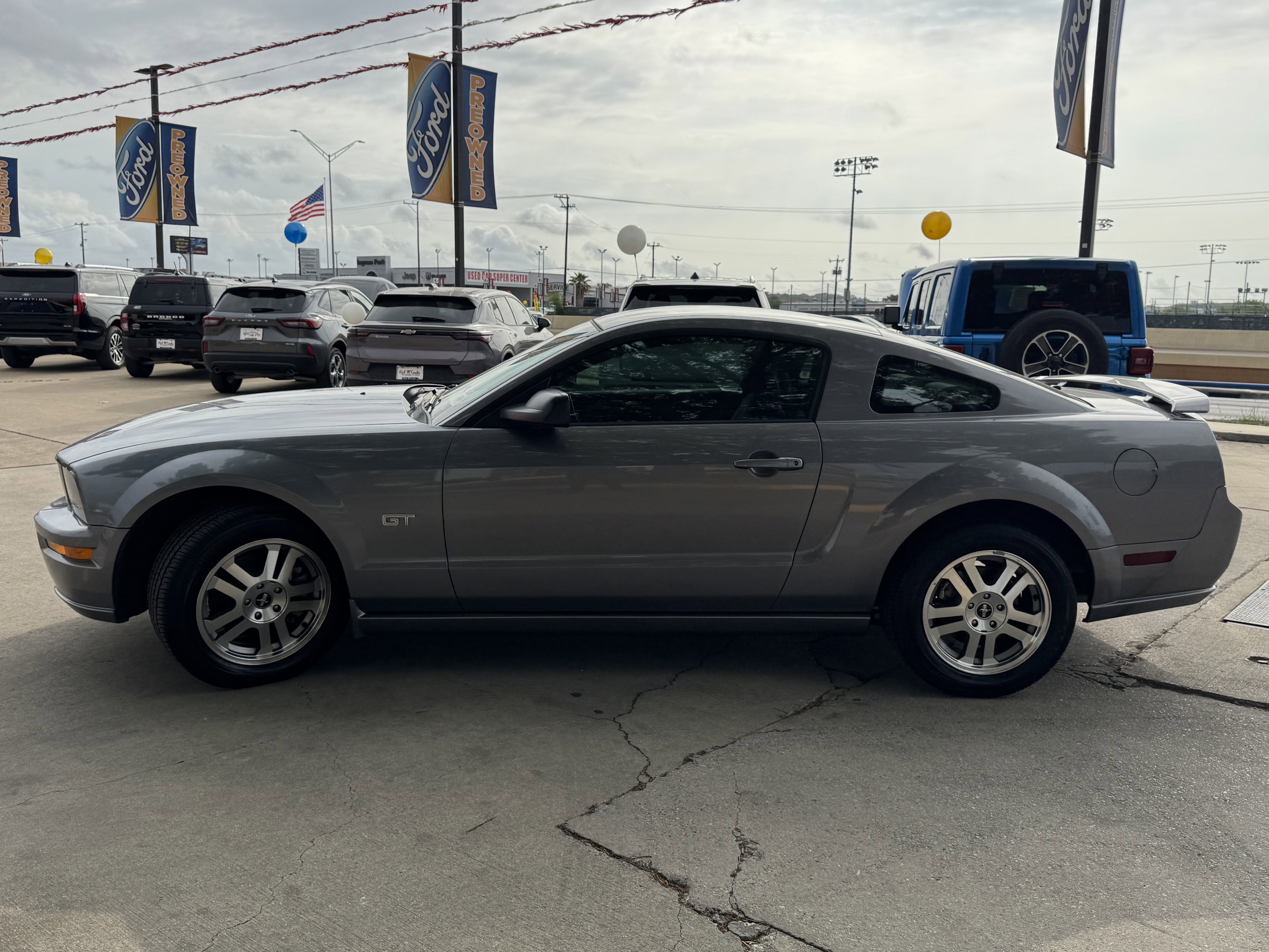 2006 Ford Mustang GT Deluxe