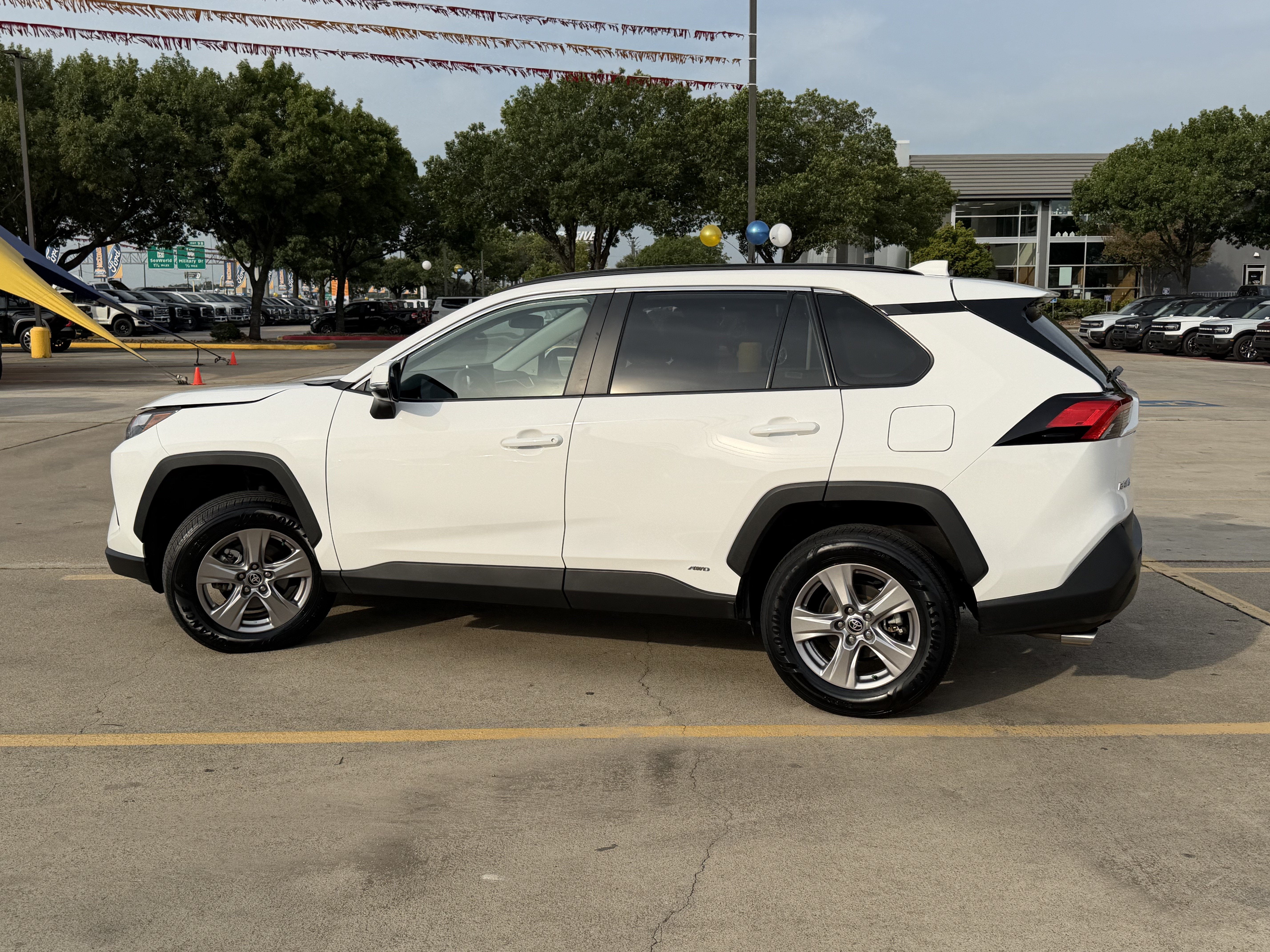 2025 Toyota RAV4 Hybrid XLE