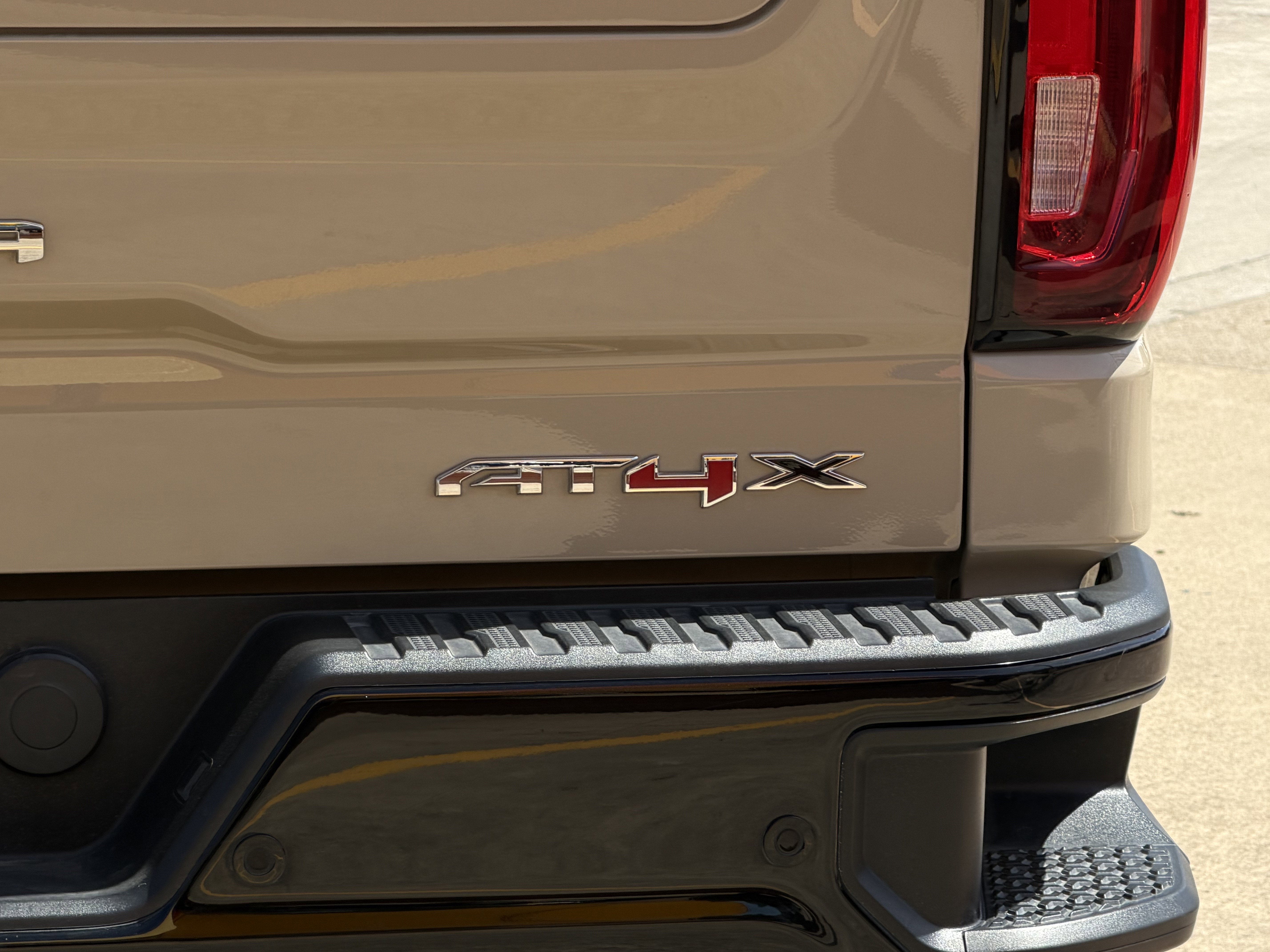 2023 GMC Sierra 1500 AT4X