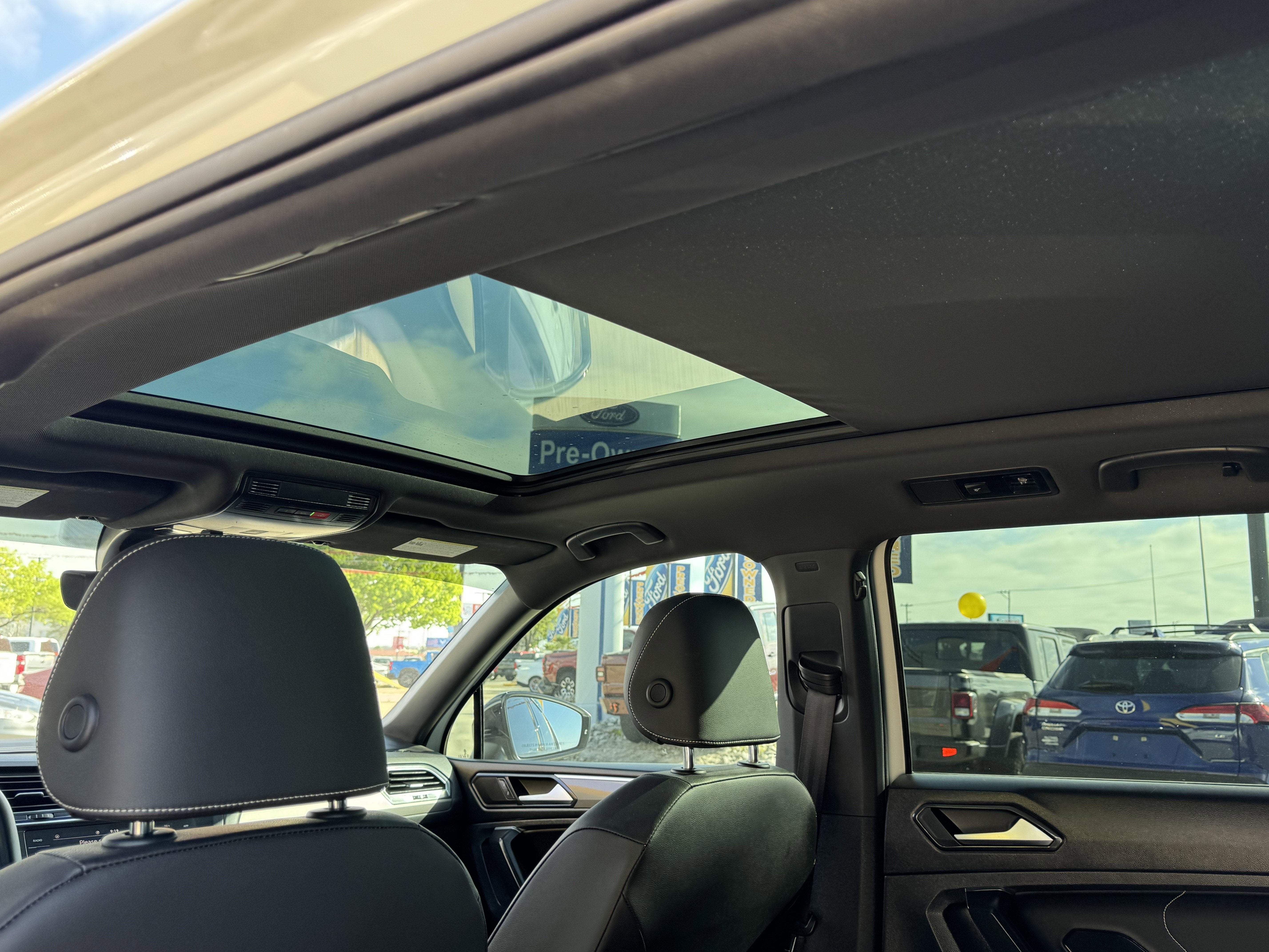 2023 Volkswagen Tiguan SE R-Line Black