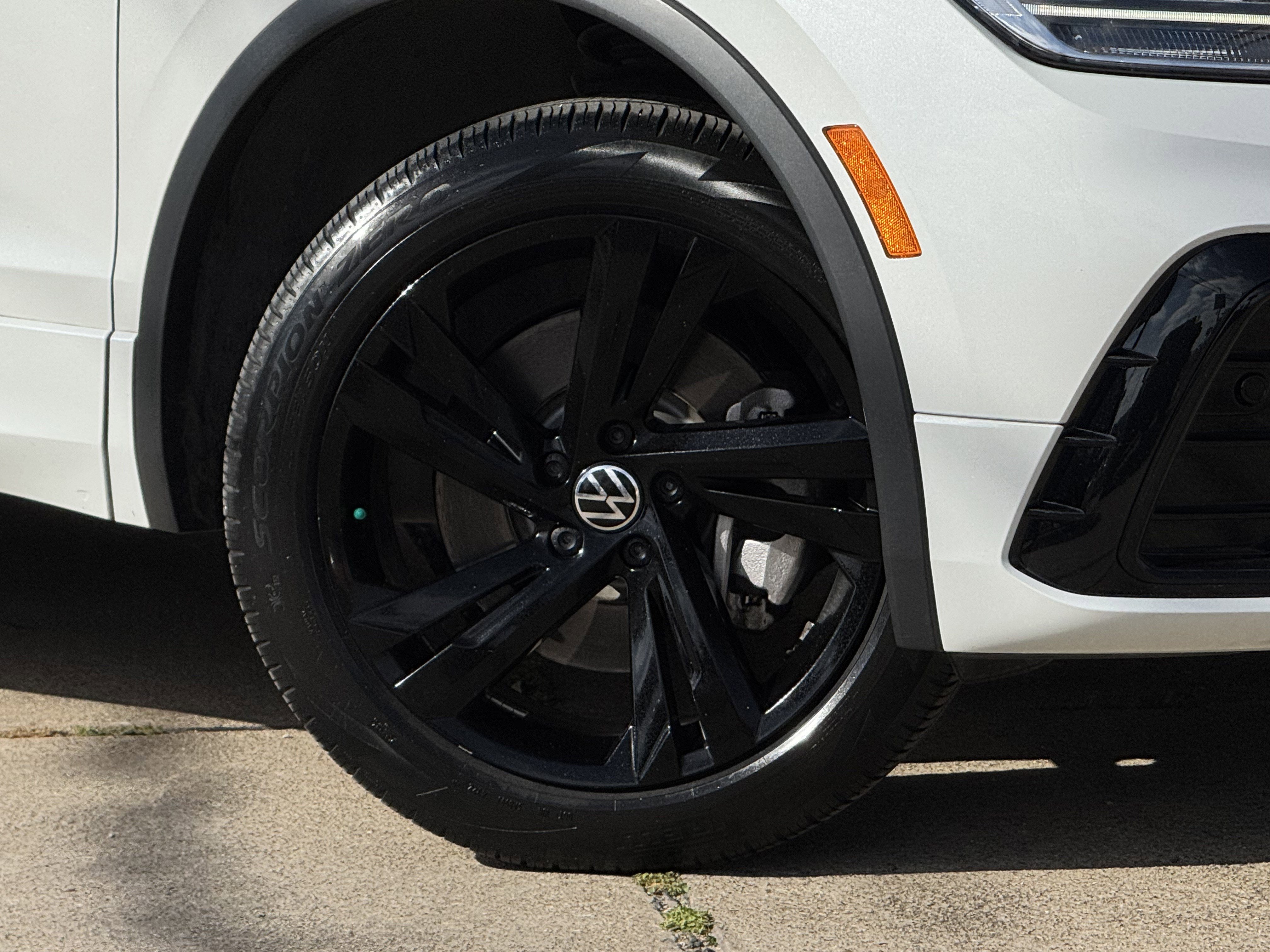 2023 Volkswagen Tiguan SE R-Line Black