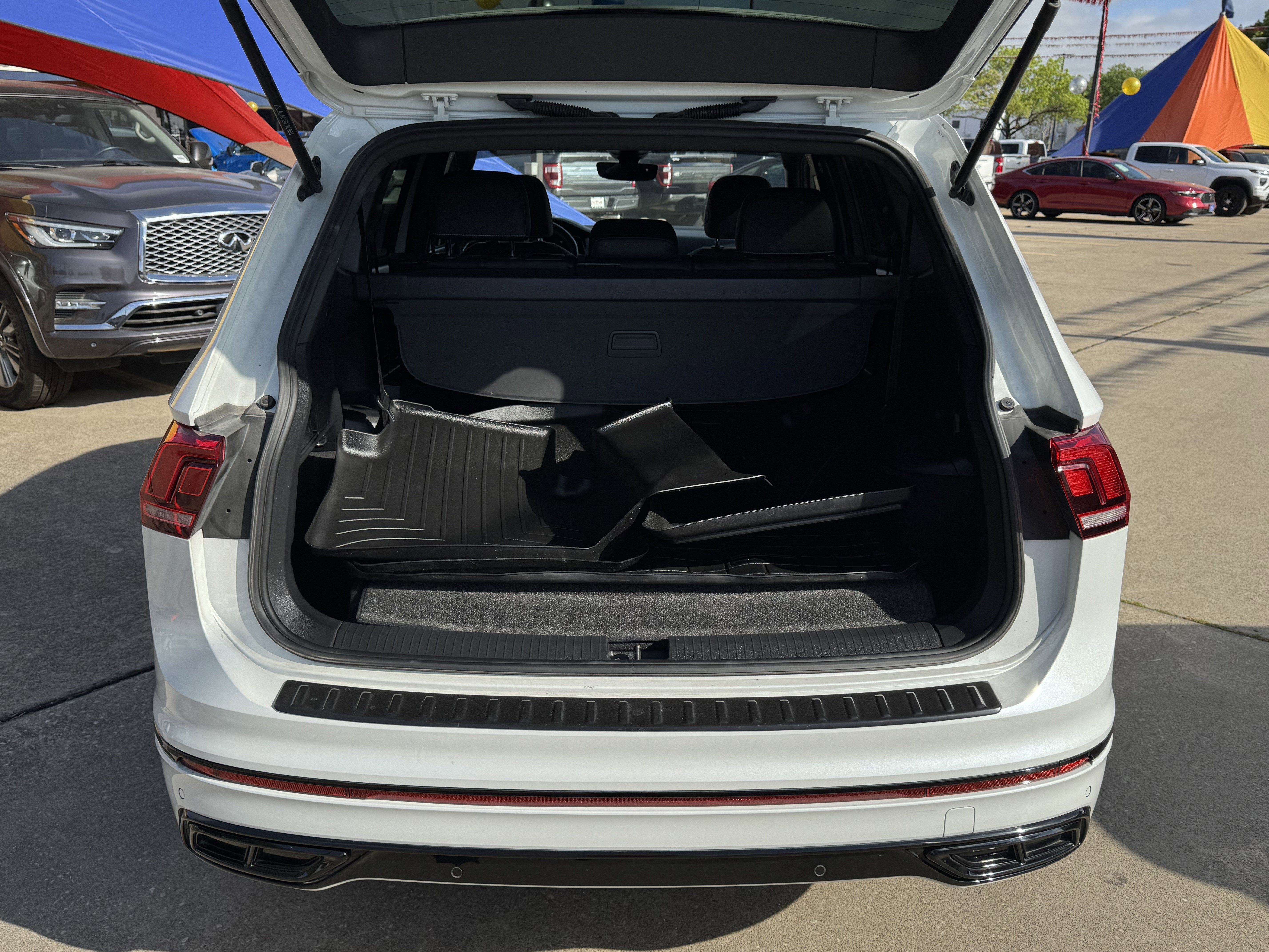 2023 Volkswagen Tiguan SE R-Line Black