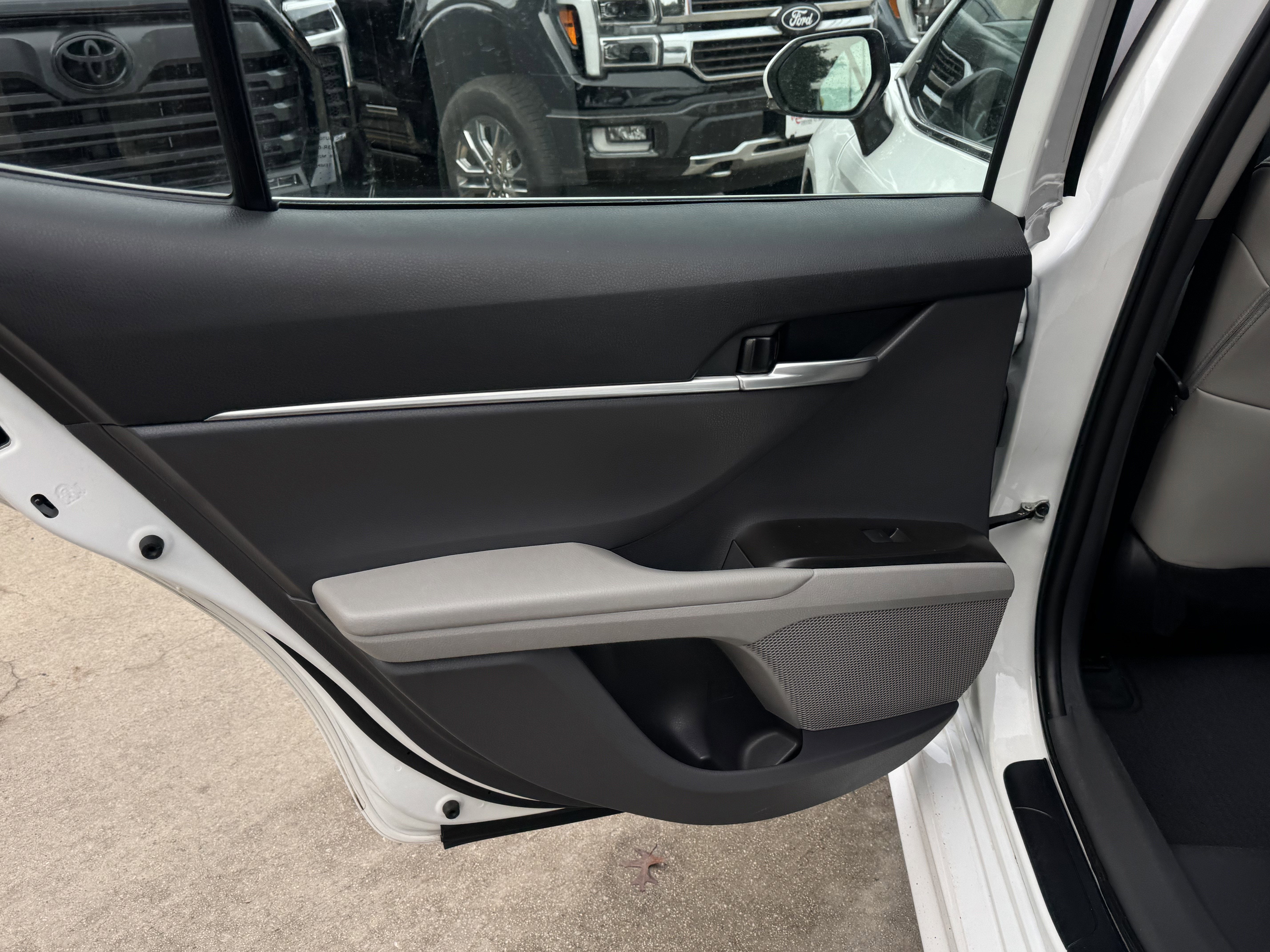 2024 Toyota Camry Hybrid SE