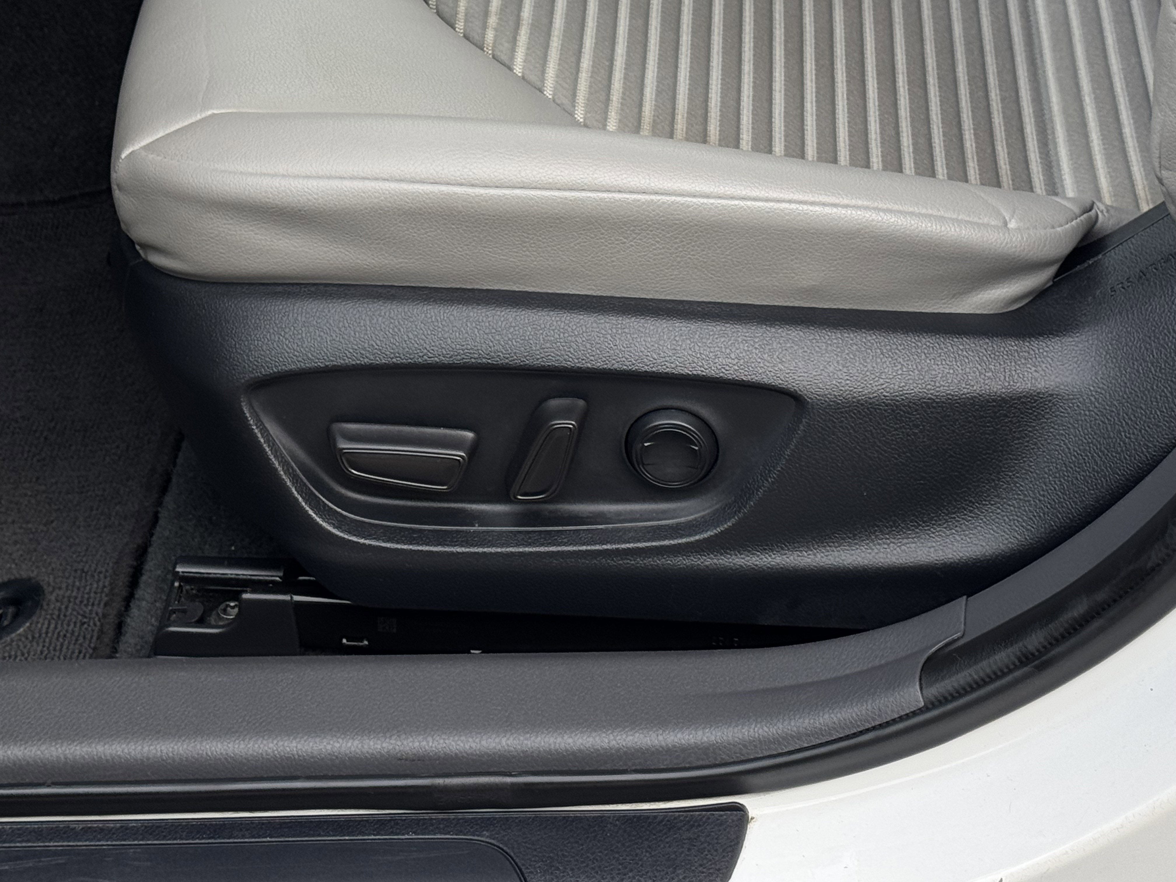 2024 Toyota Camry Hybrid SE