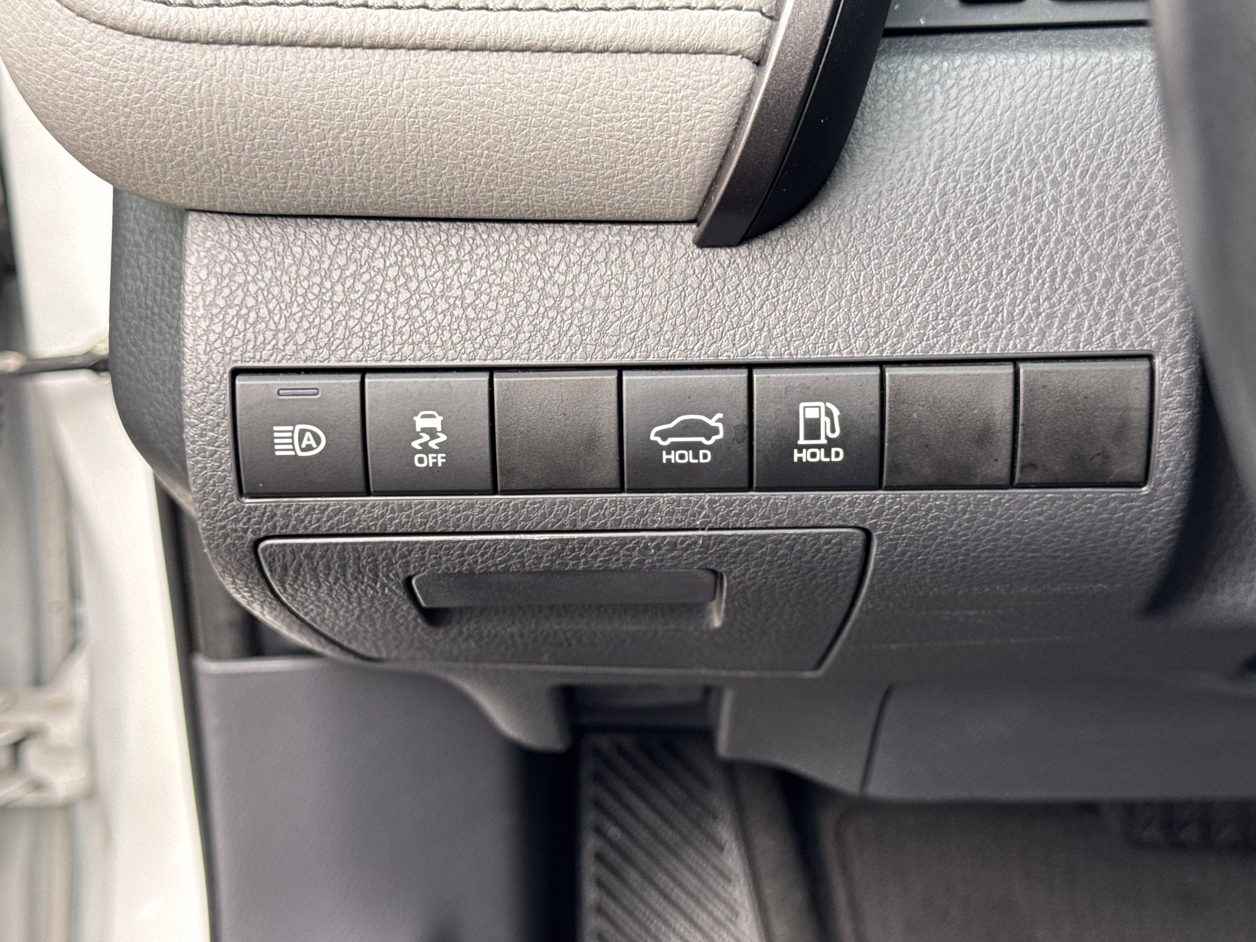 2024 Toyota Camry Hybrid SE