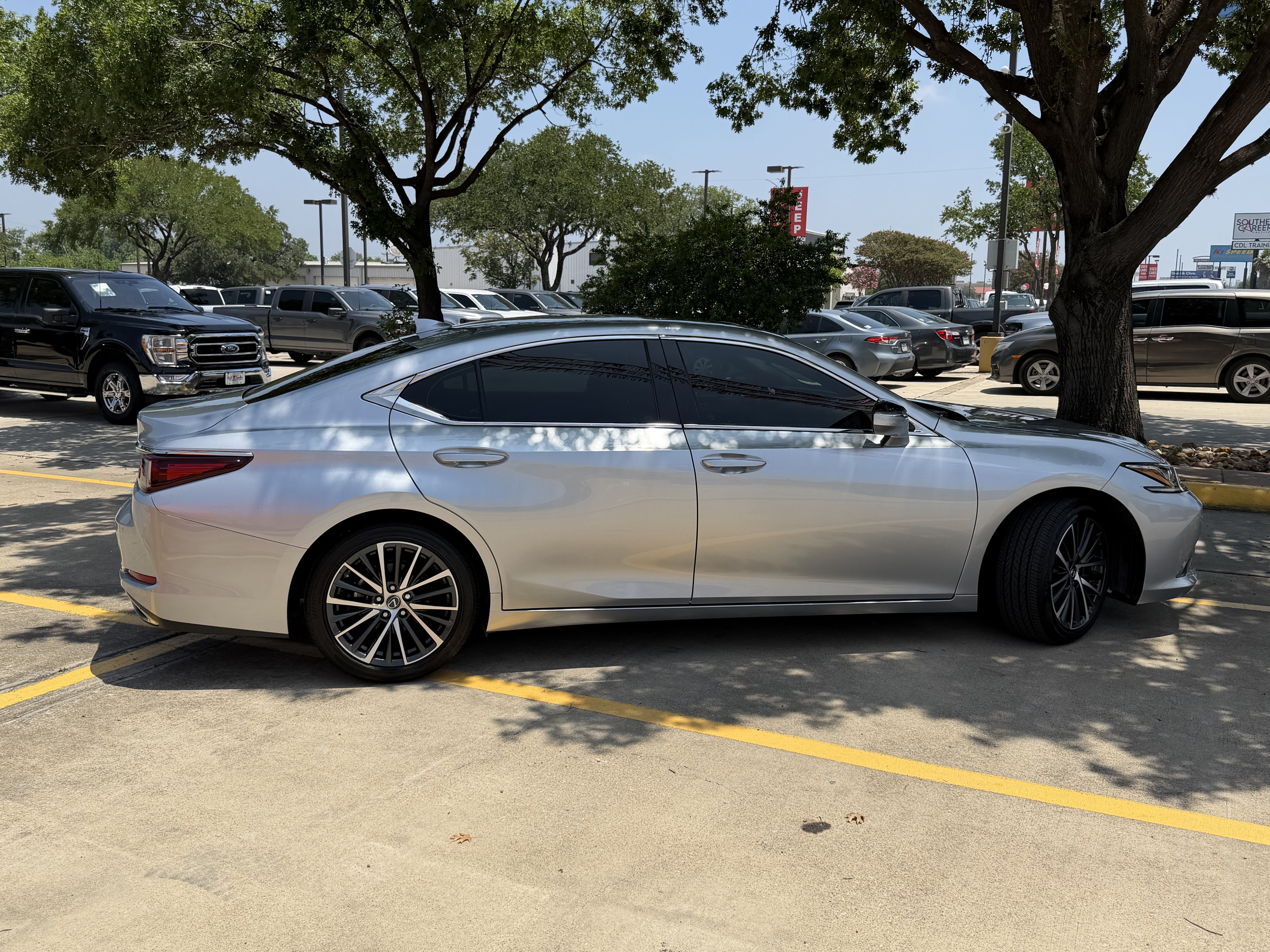 2023 Lexus ES 350 Base