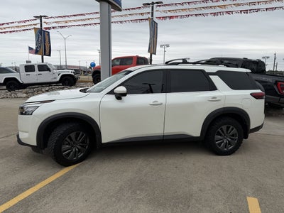 2024 Nissan Pathfinder SV