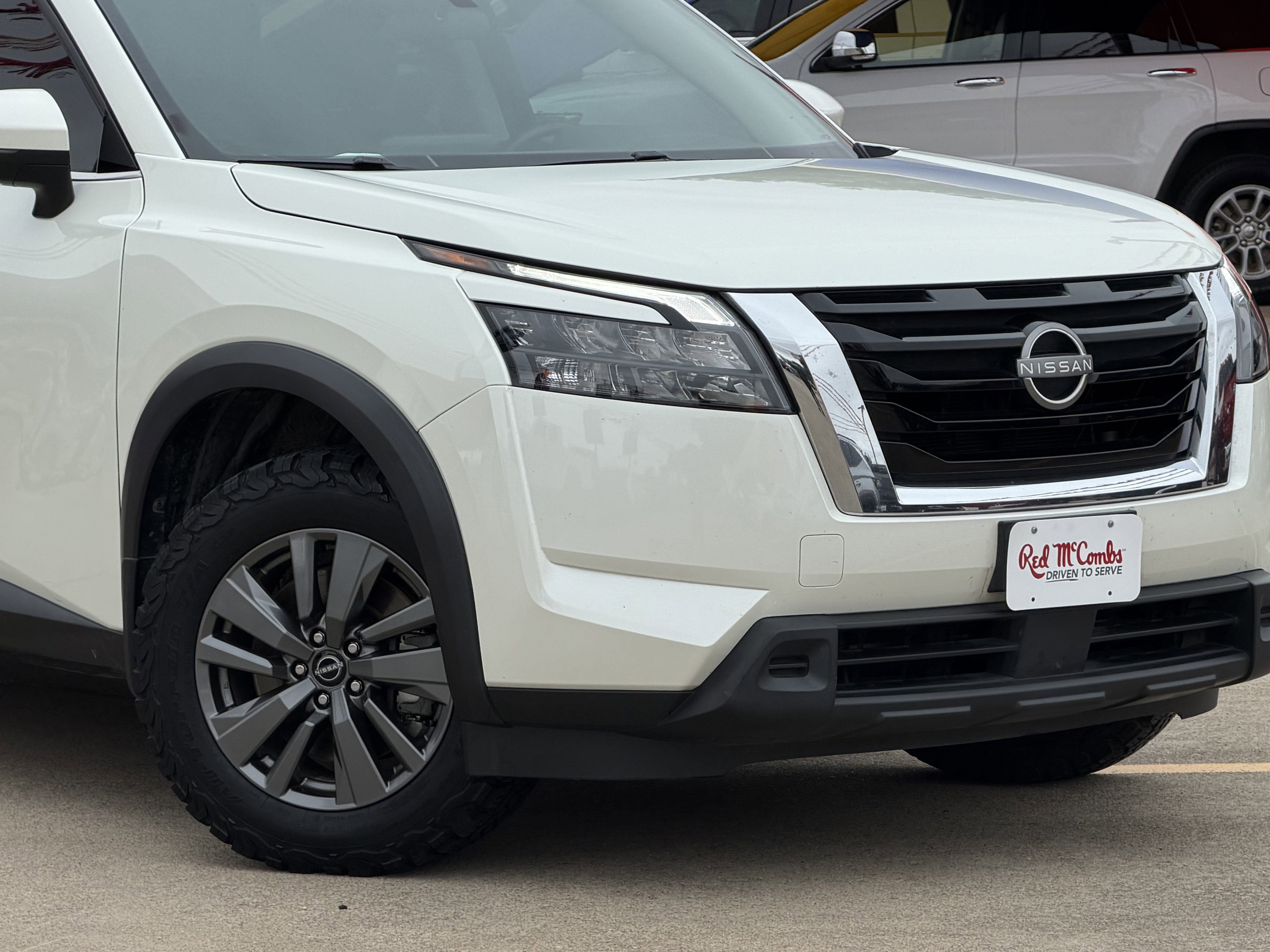 2024 Nissan Pathfinder SV