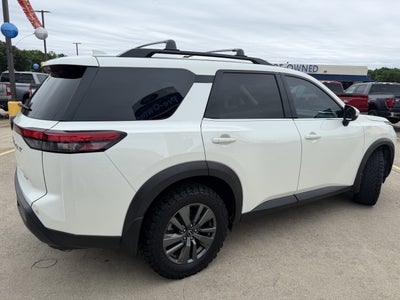 2024 Nissan Pathfinder SV