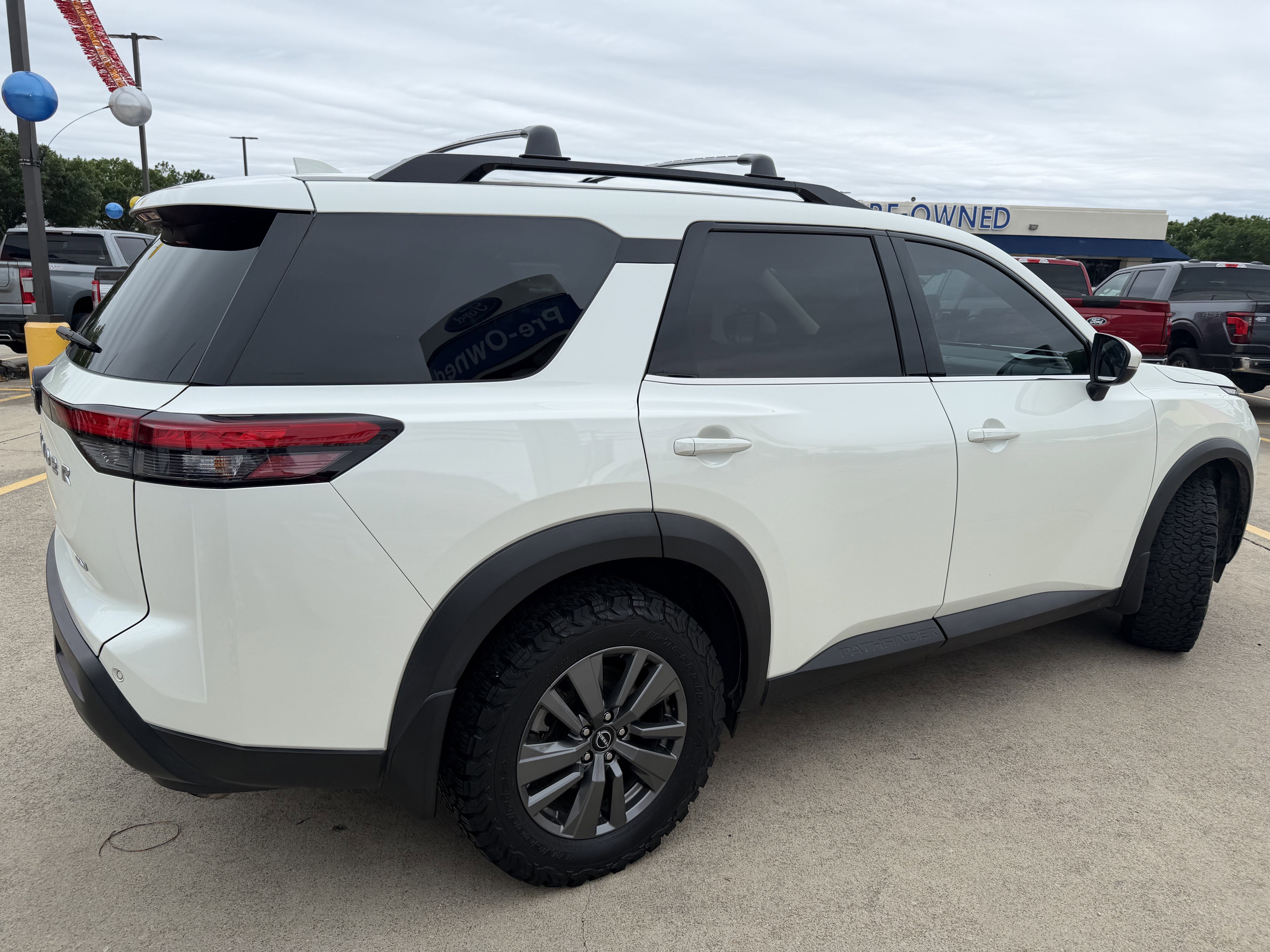 2024 Nissan Pathfinder SV