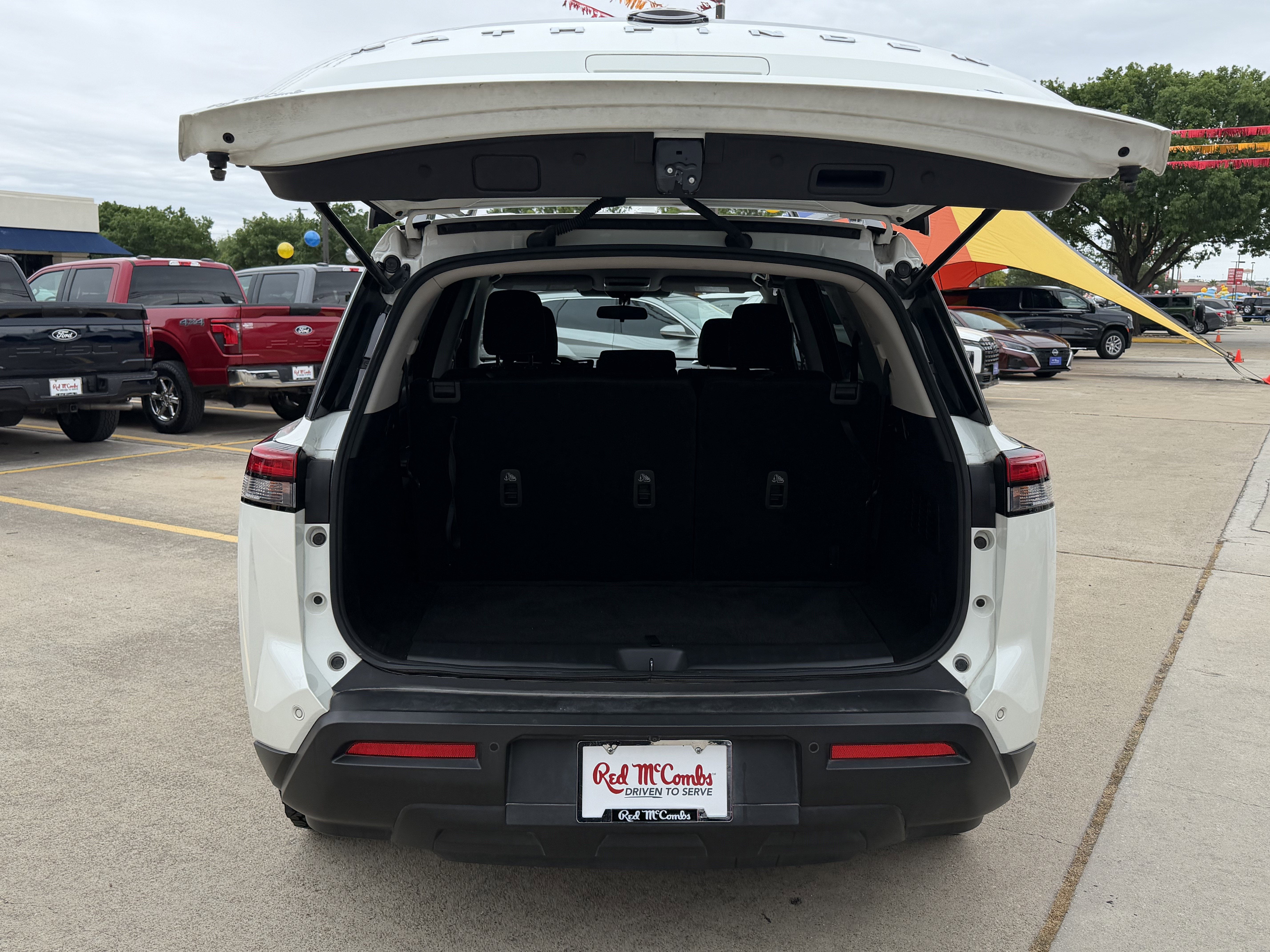 2024 Nissan Pathfinder SV