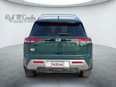 2024 Nissan Pathfinder SL