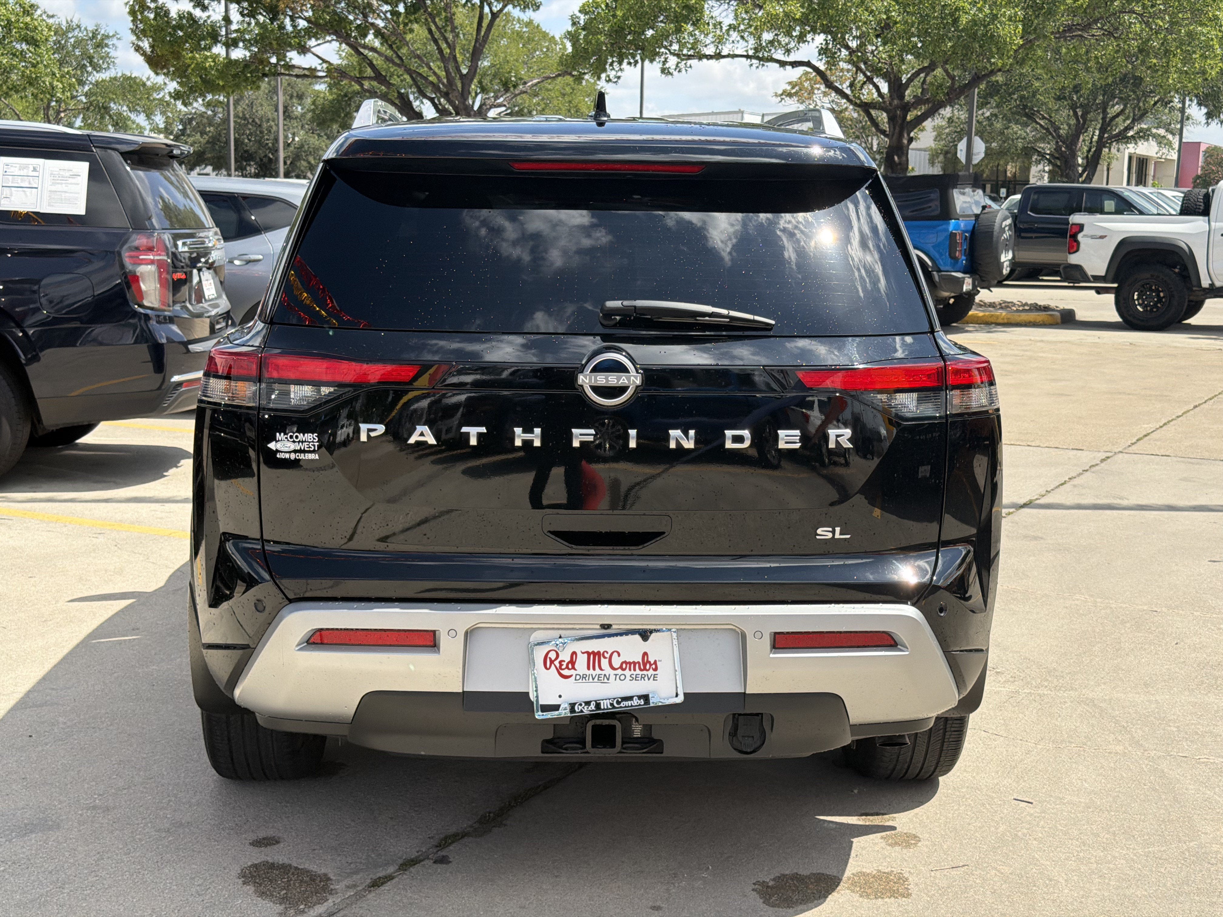 2024 Nissan Pathfinder SL