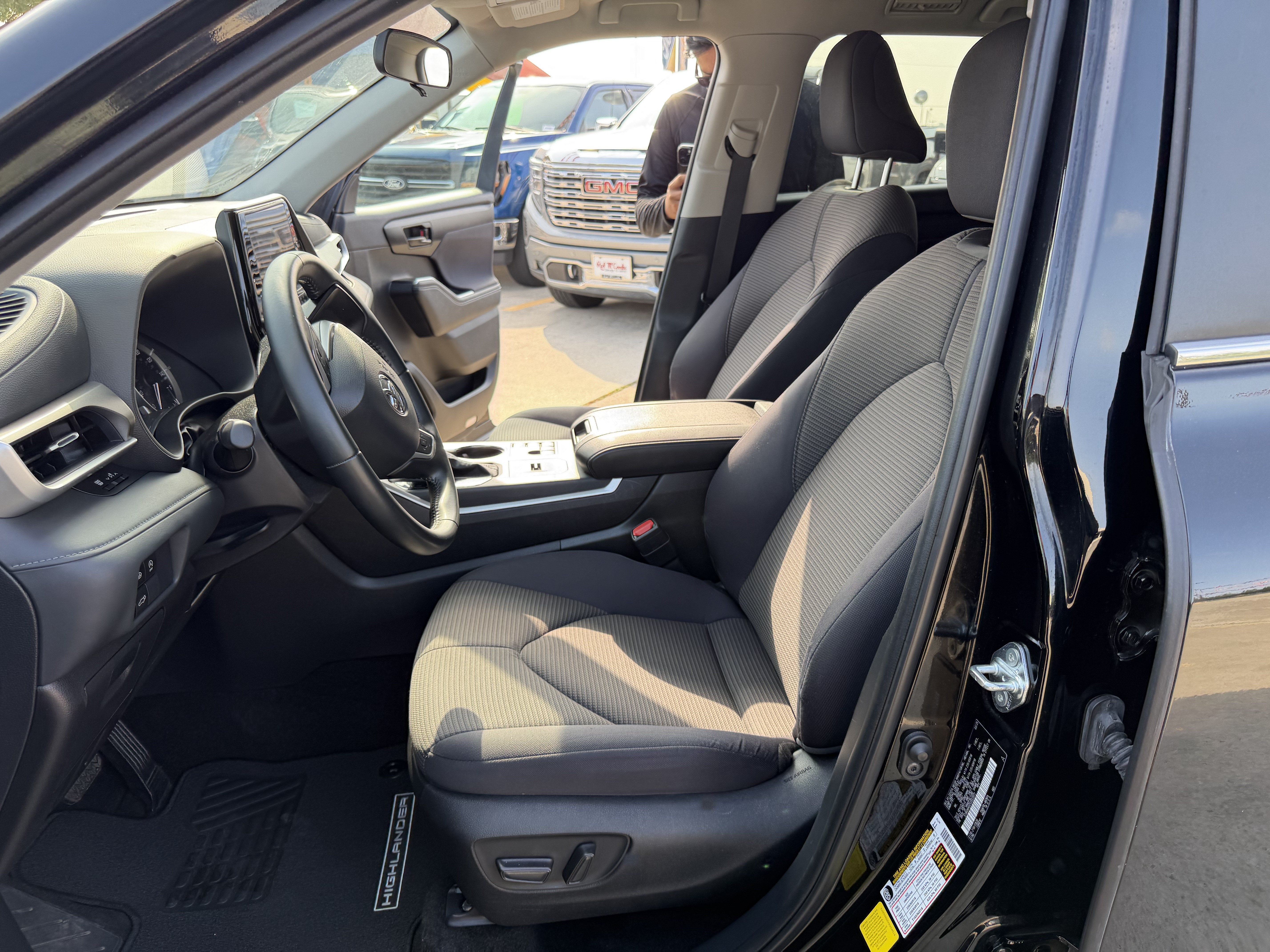 2025 Toyota Highlander LE