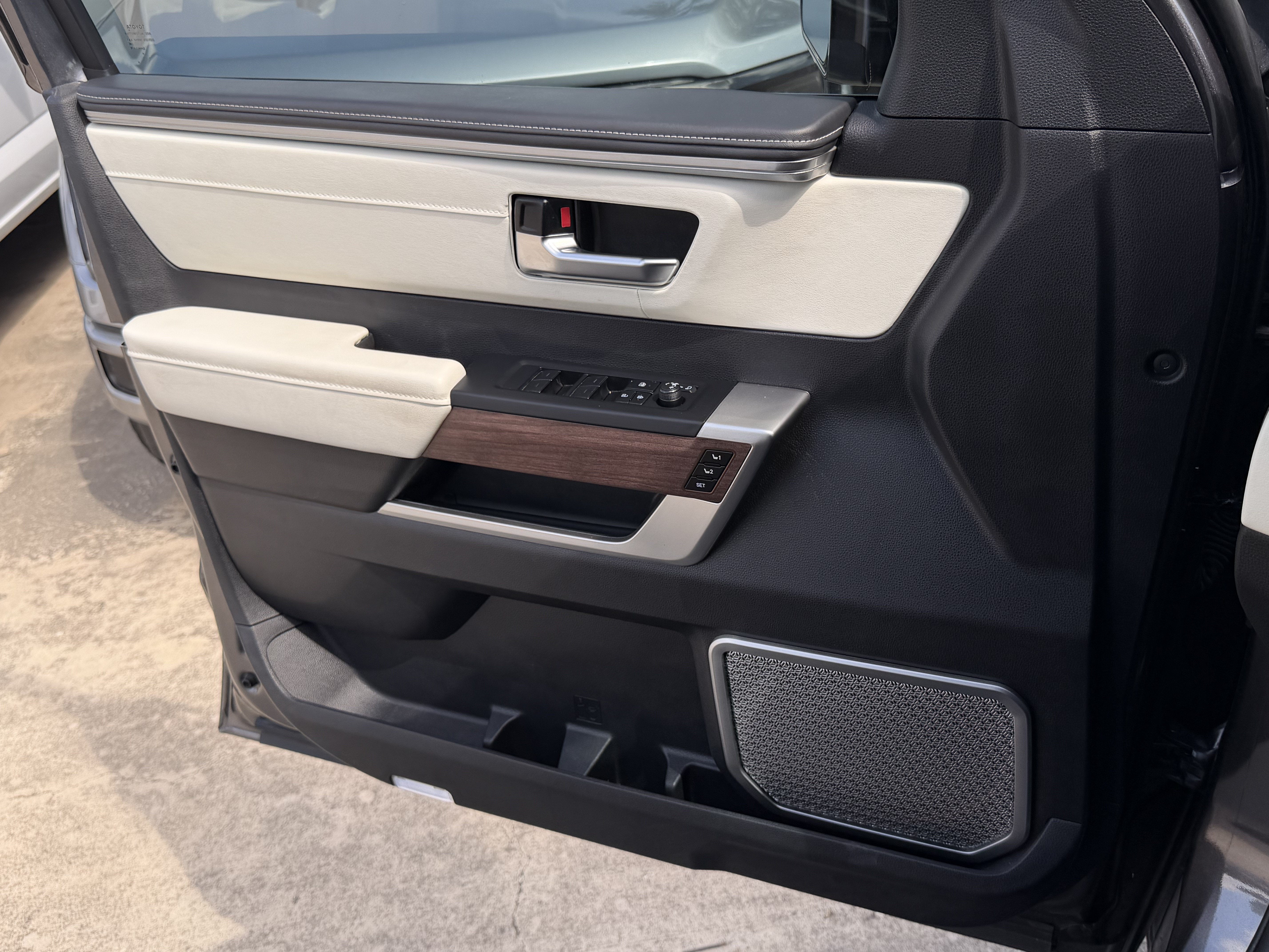 2022 Toyota Tundra Hybrid Capstone