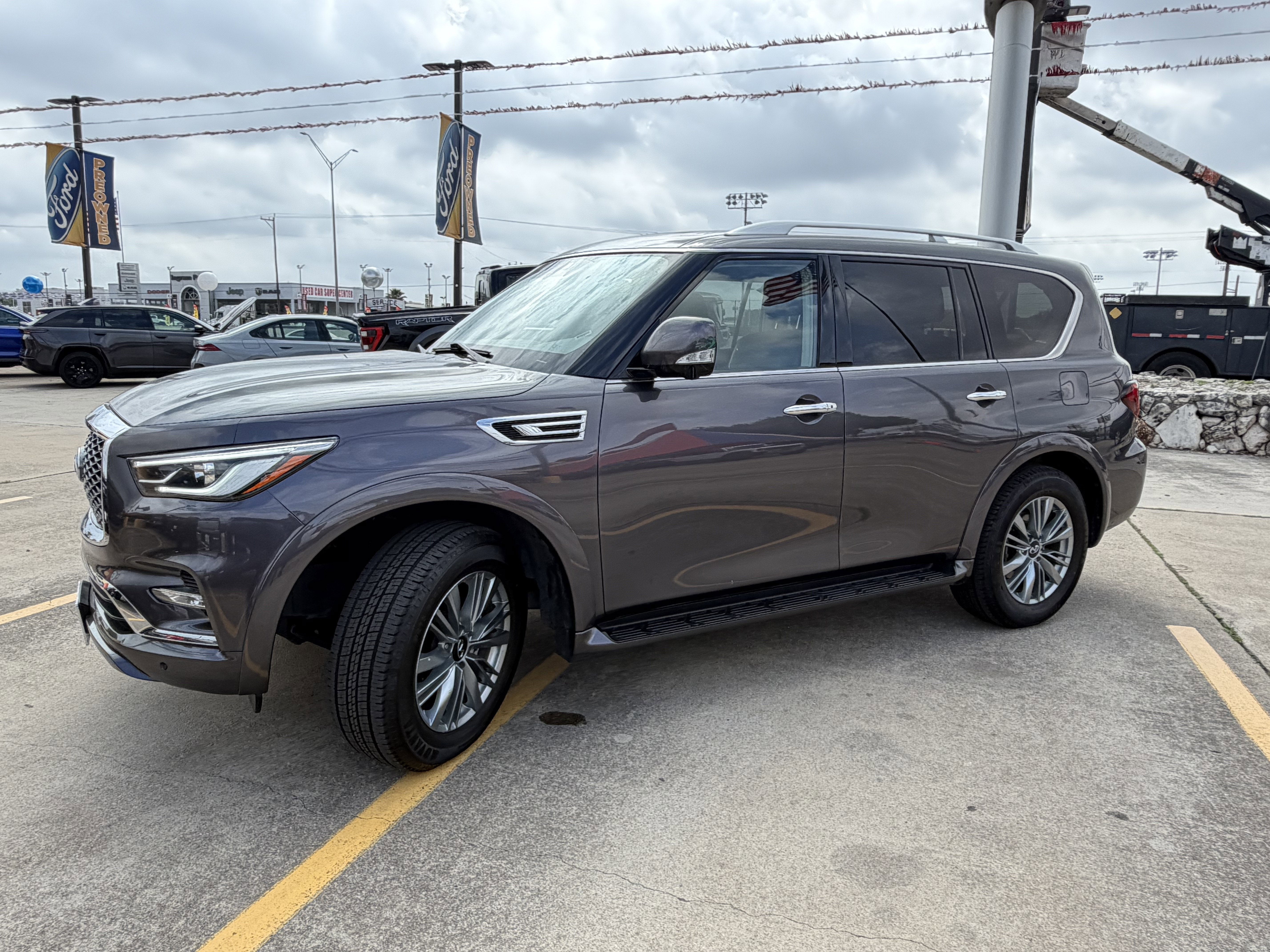 2024 INFINITI QX80 LUXE