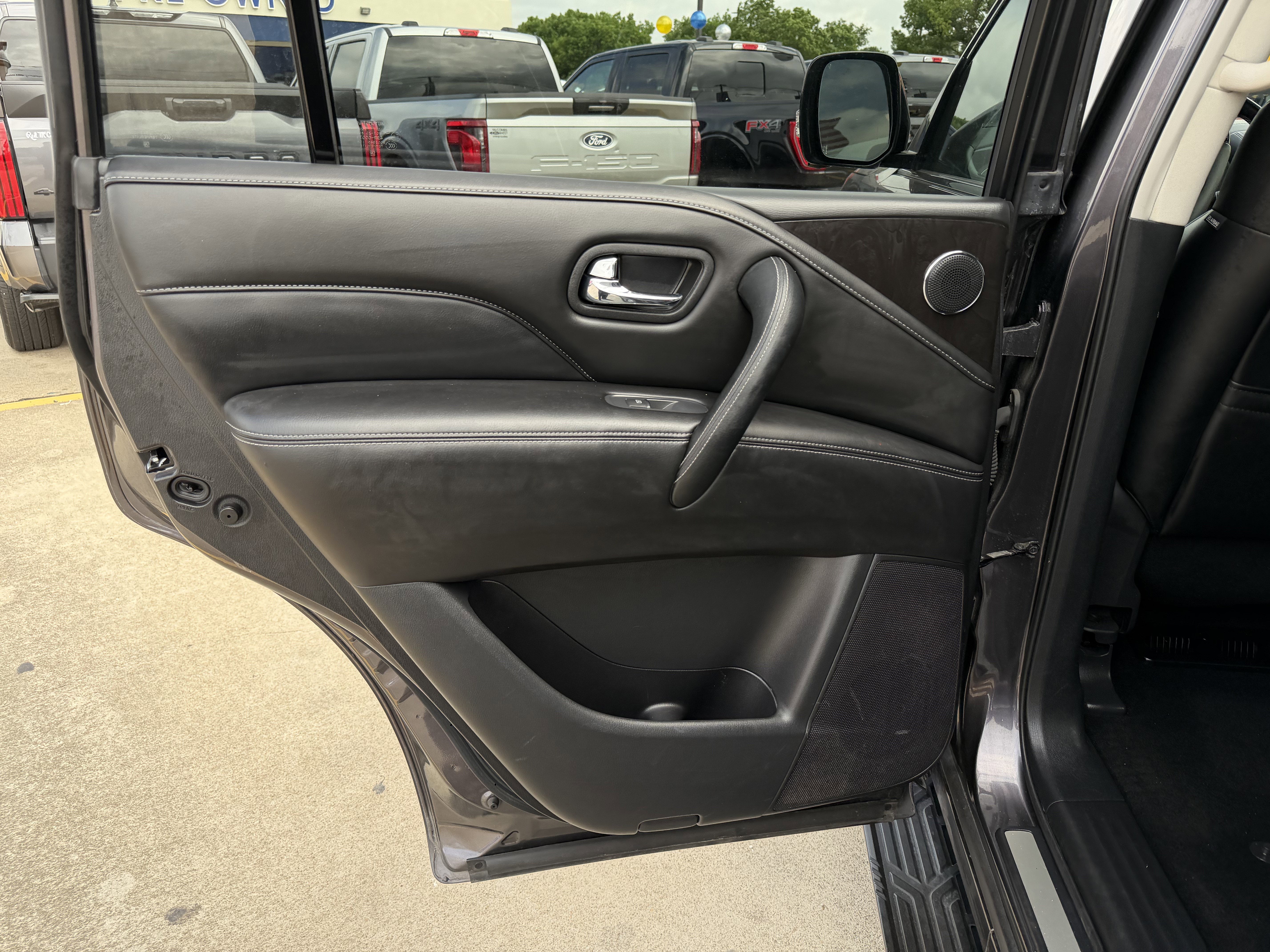 2024 INFINITI QX80 LUXE