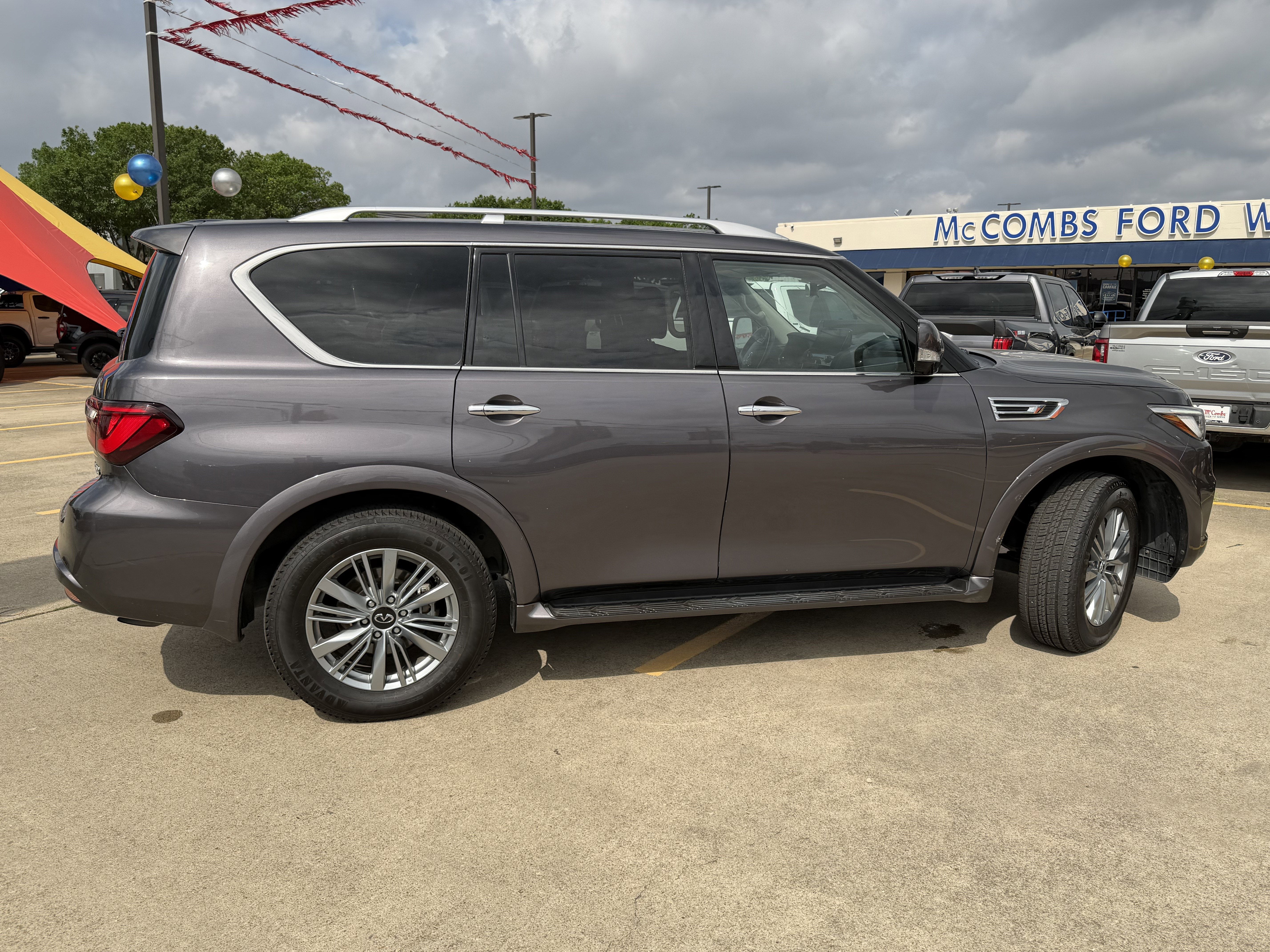 2024 INFINITI QX80 LUXE