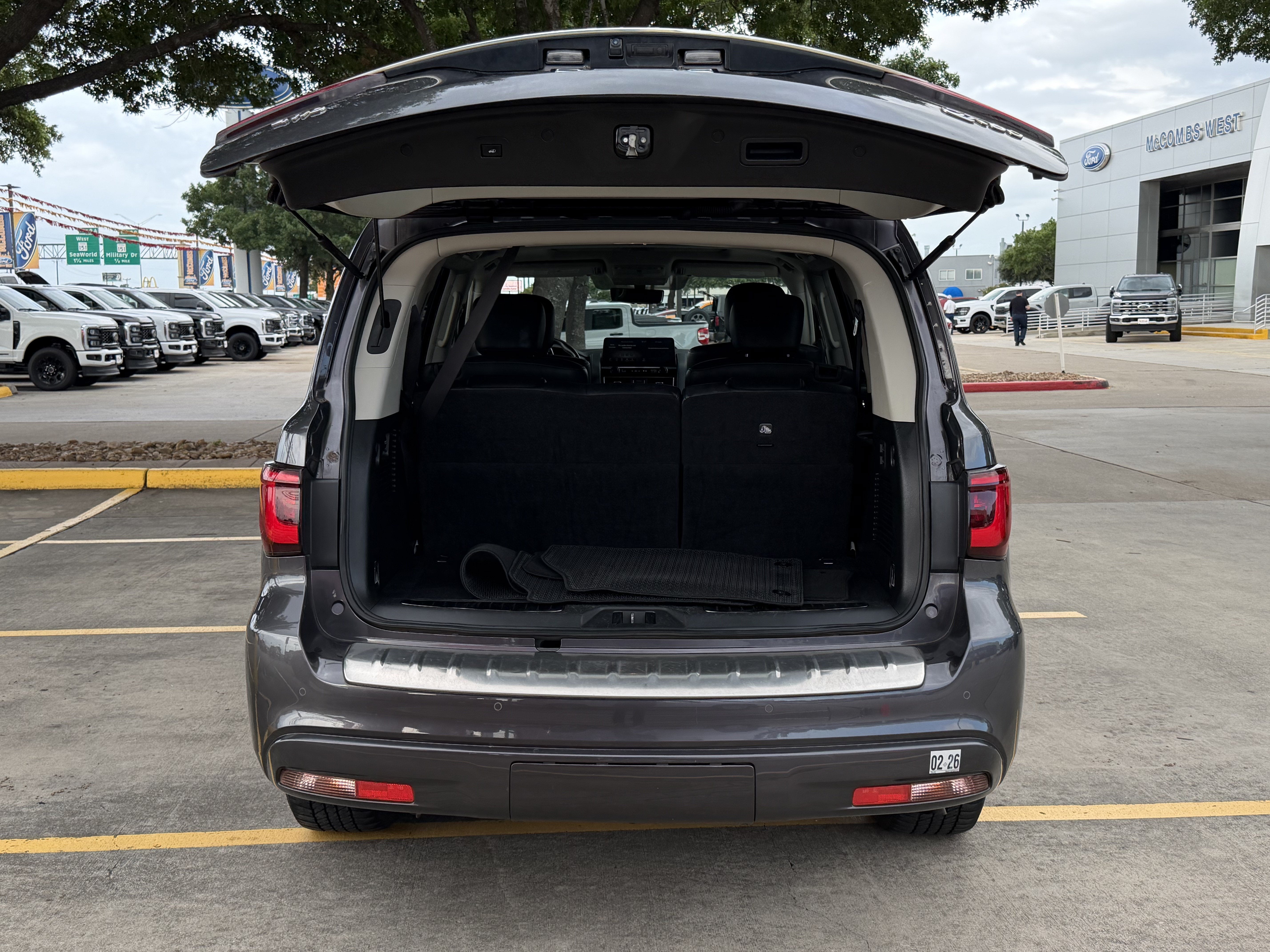2024 INFINITI QX80 LUXE