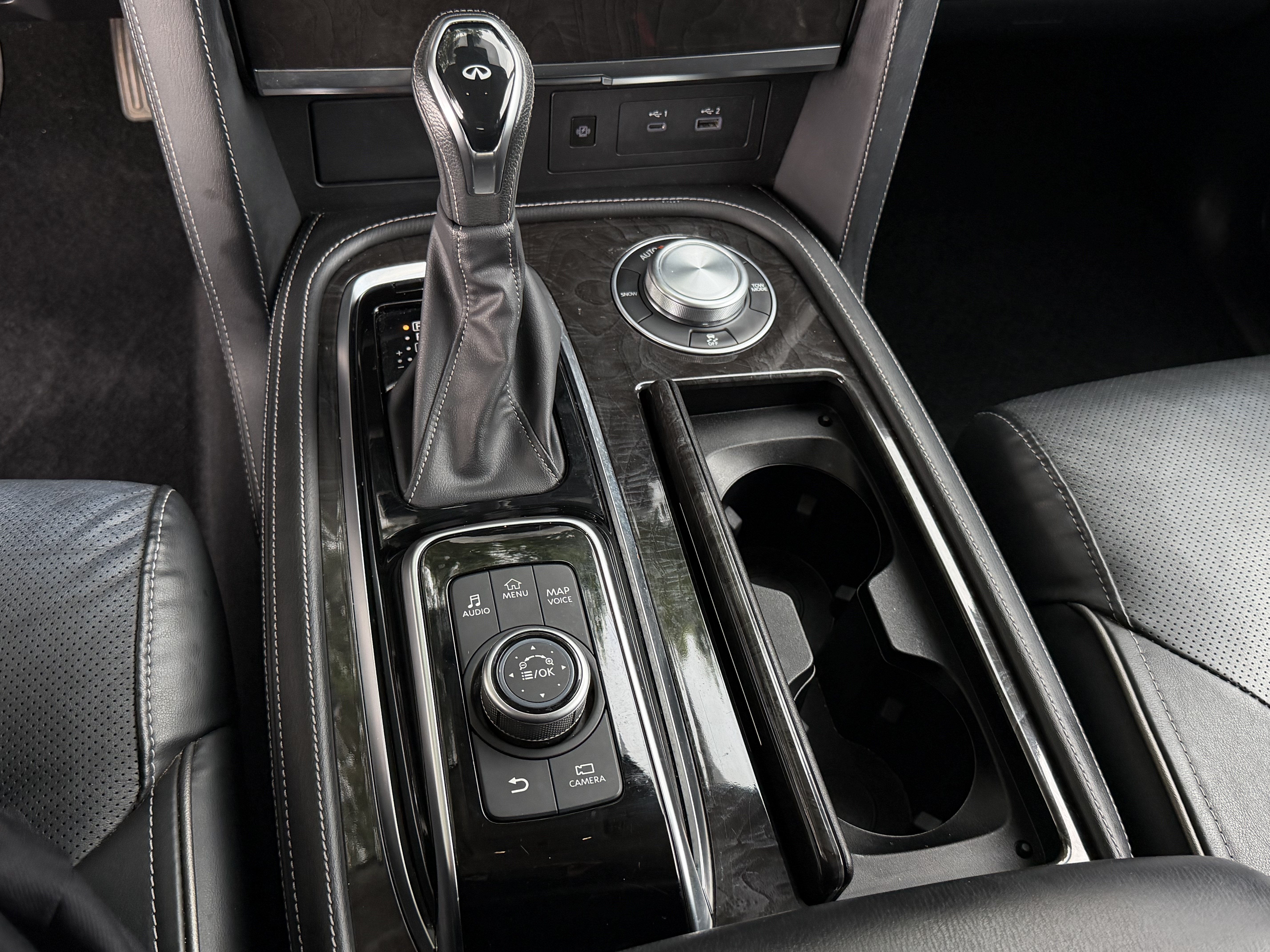 2024 INFINITI QX80 LUXE