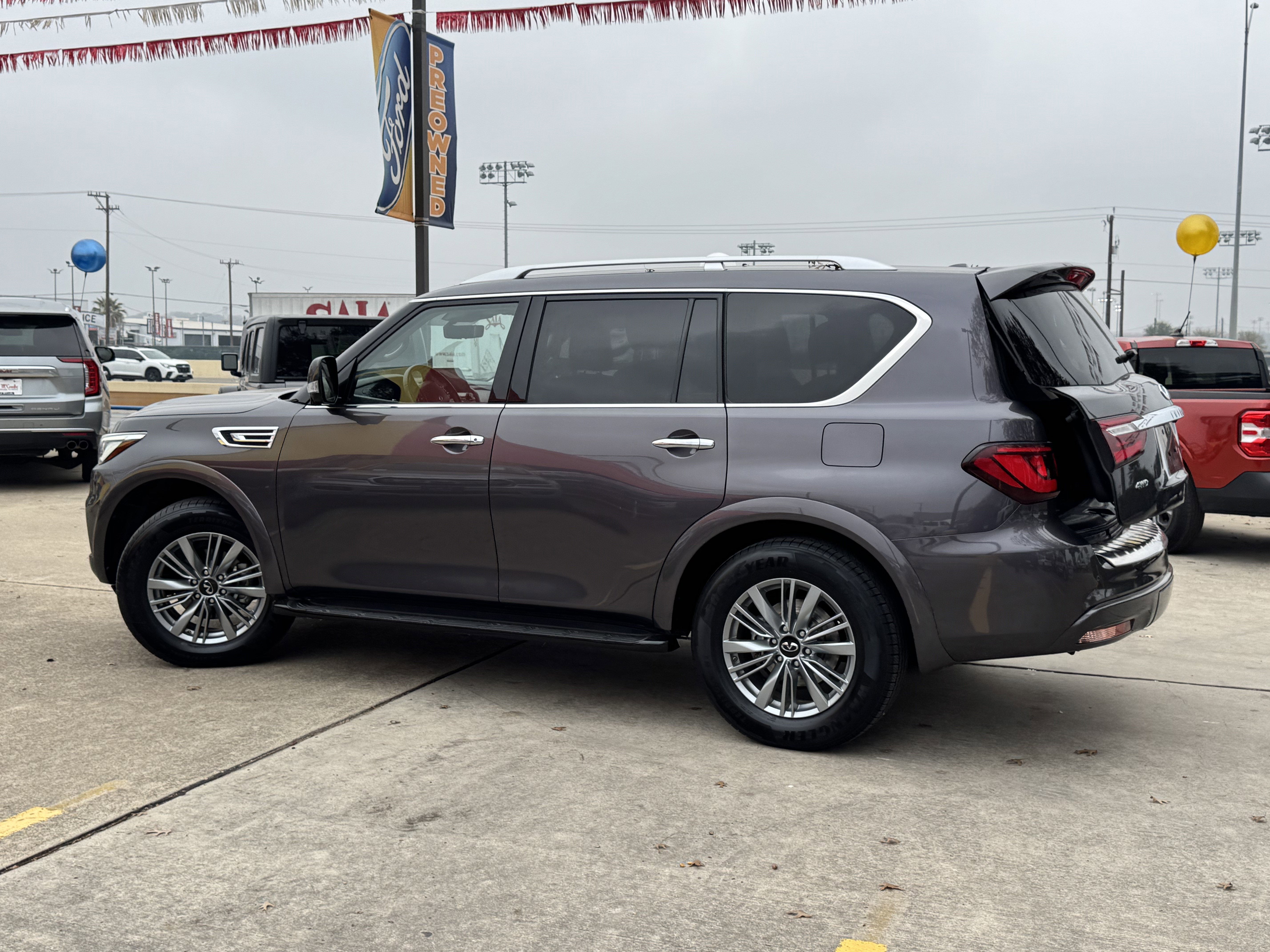 2024 INFINITI QX80 LUXE