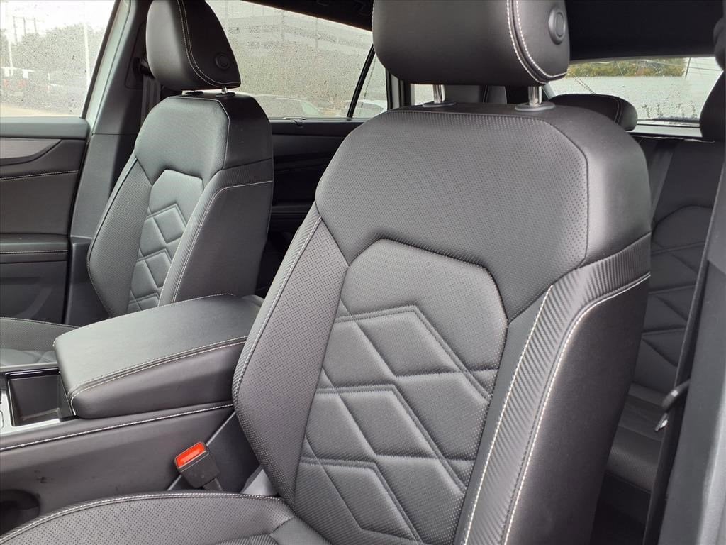 2025 Volkswagen Atlas Cross Sport 2.0T SE w/Technology