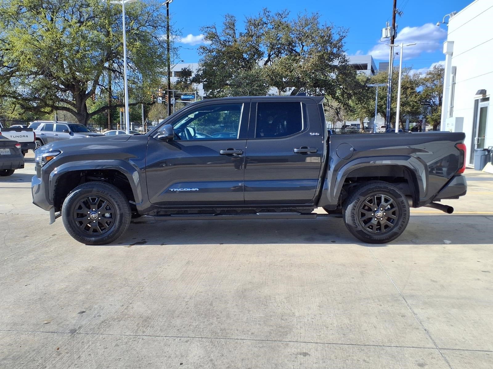 2025 Toyota Tacoma 4WD SR5