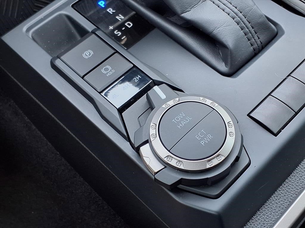 2025 Toyota Tacoma 4WD SR5