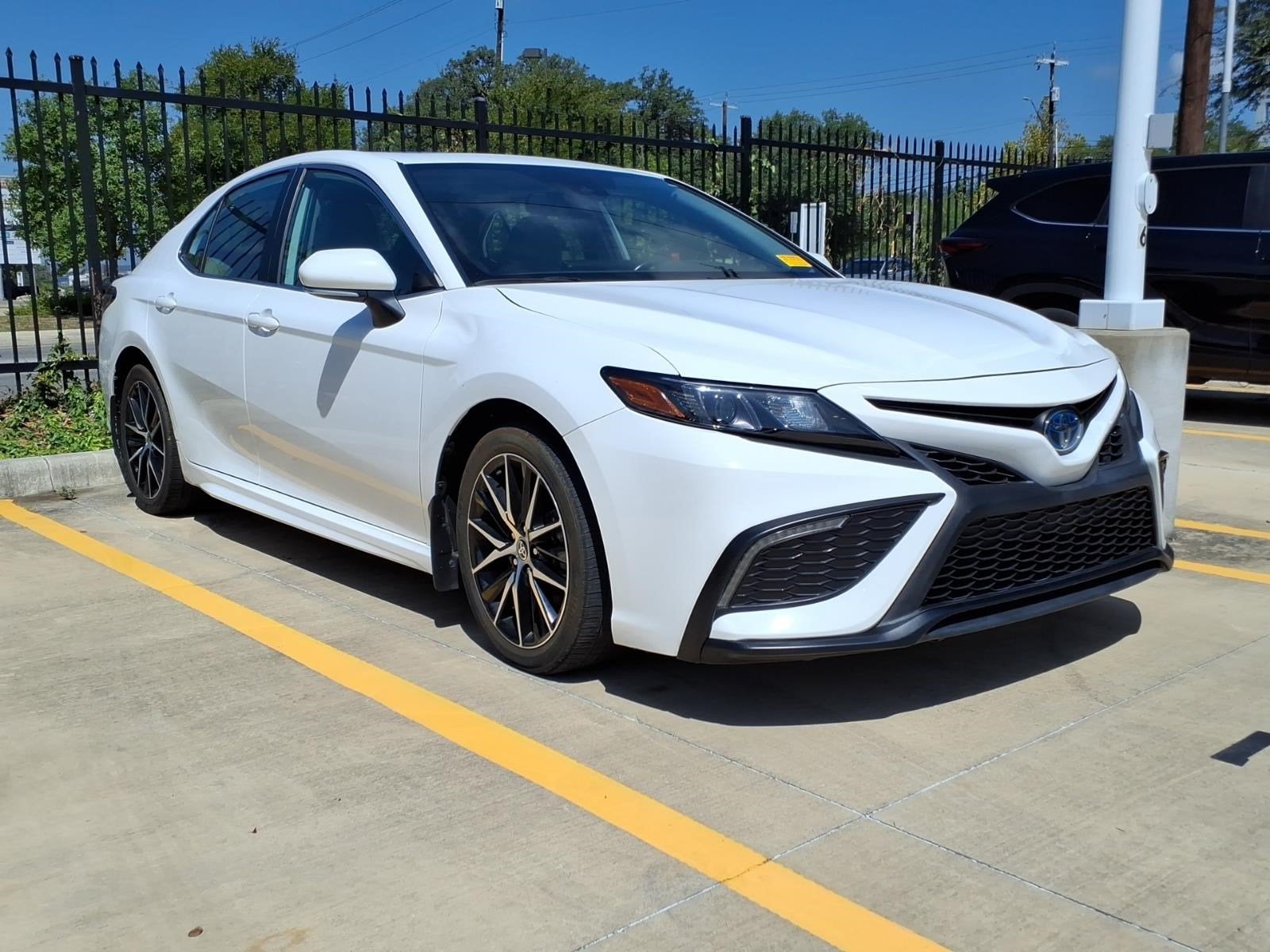 2024 Toyota Camry Hybrid SE