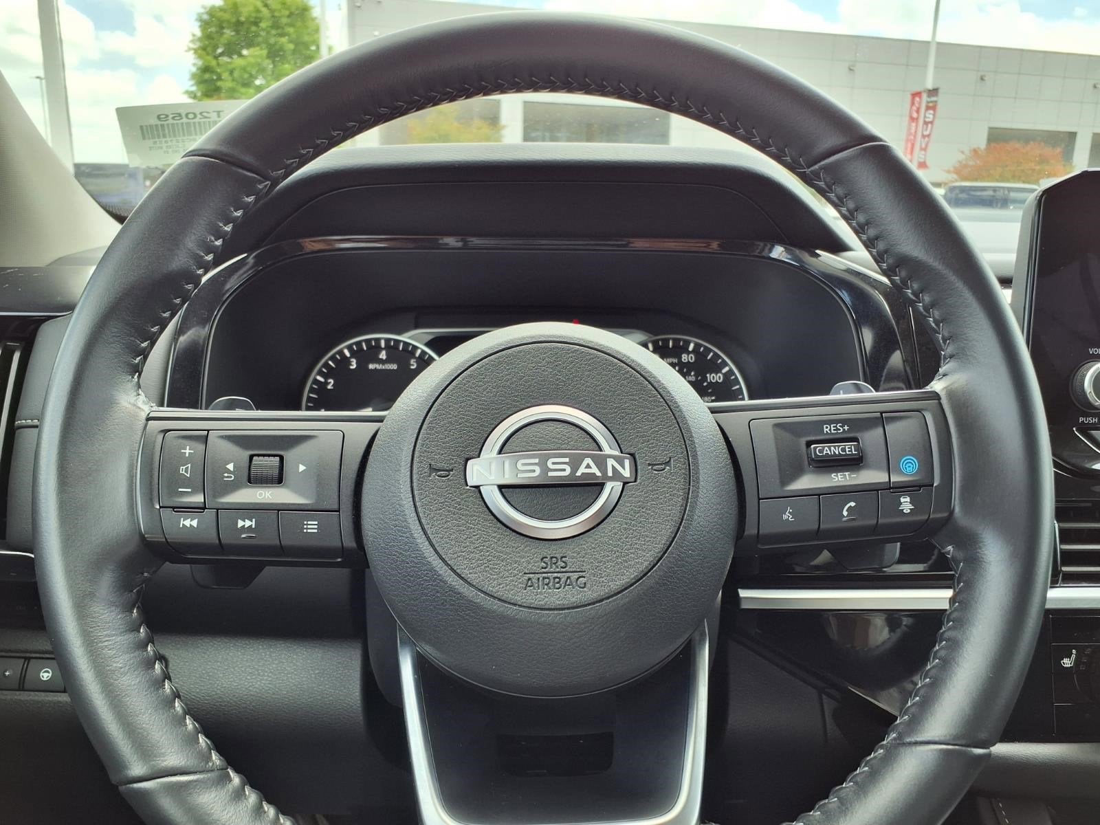 2025 Nissan Pathfinder SV