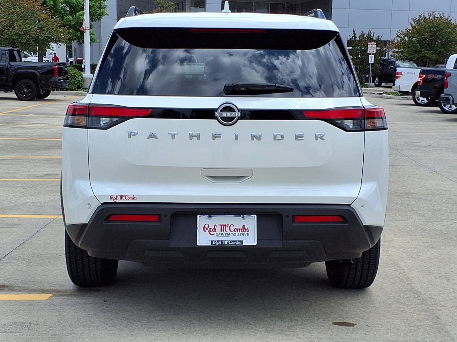 2025 Nissan Pathfinder SV