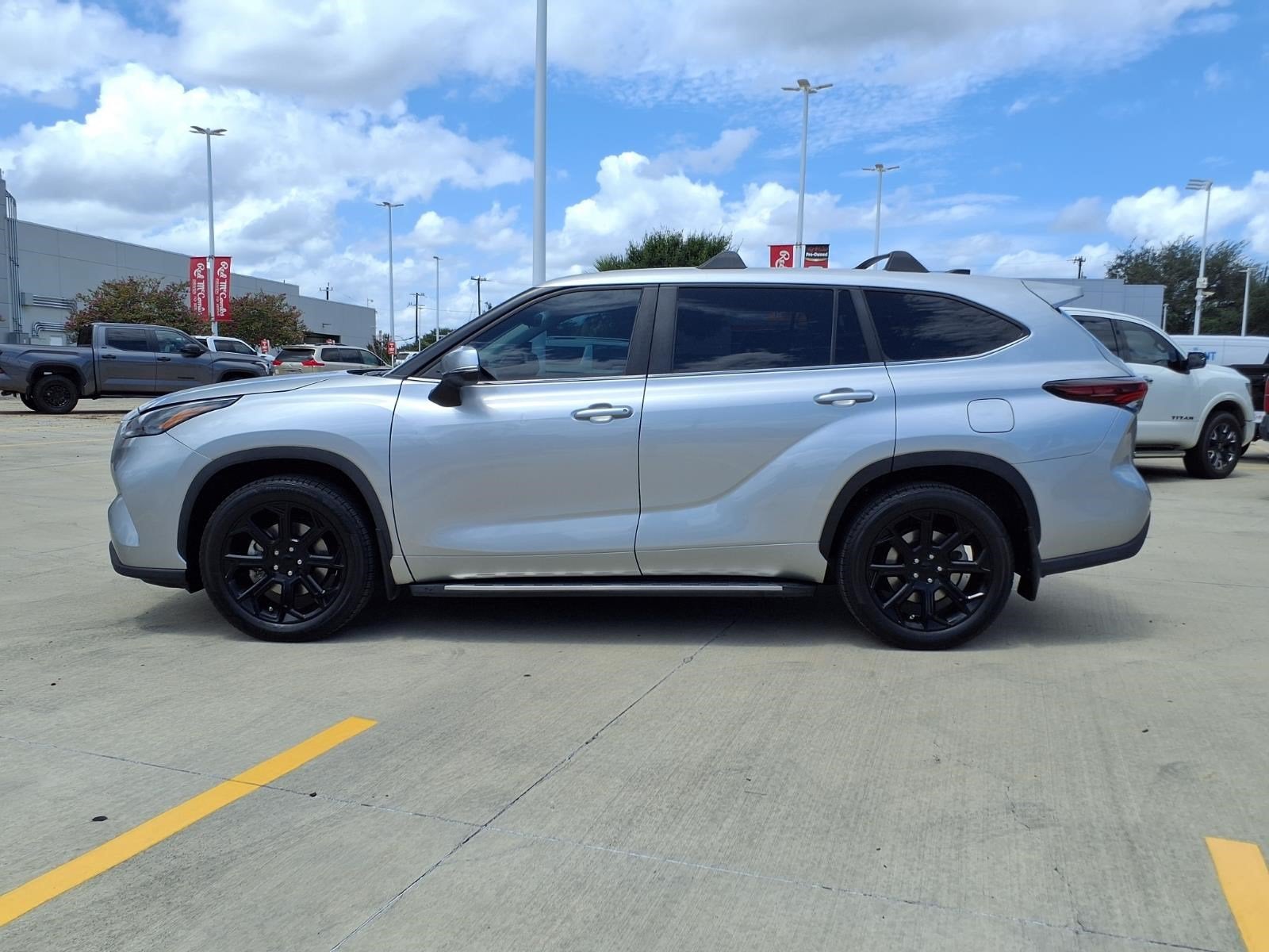 2024 Toyota Highlander LE