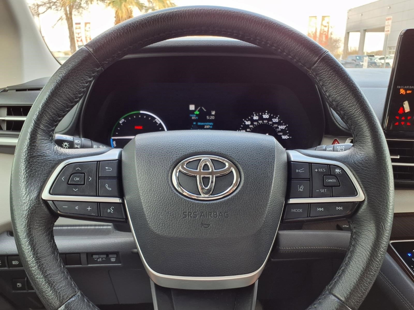 2023 Toyota Sienna XLE